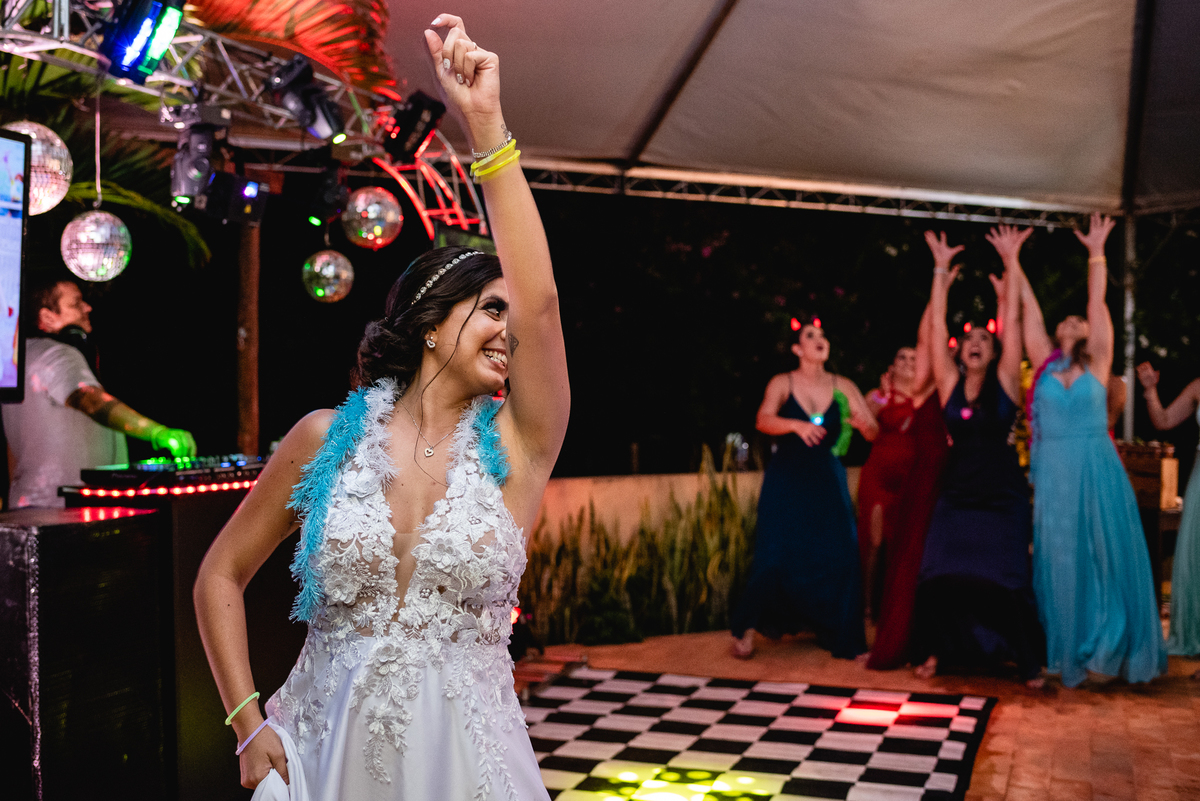 noiva jogando buque, FOTOGRAFO DE CASAMENTO BAURU-SP , FOTOGRAFIA DE CASAMENTO, FOTOS DE CASAMENTO BAURU-SP, FOTOGRAFIA DE CASAMENTO BAURU-SP, FOTOGRAFO EM BAURU-SP