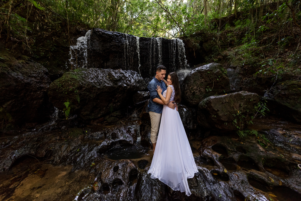 cachoeira gavea pousada pré wedding, ensaio pré casamento, Gavea pousada, por do sol na gavea pousada, ensaio pré-wedding Gavea pousda, Fotografo de Casamento em bauru, fotografo de casamento em marilia, fotografo de casamento criativo