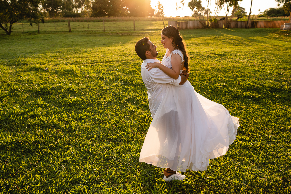 pré wedding, ensaio pré casamento, Espaço Light Piratininga, por do sol , ensaio pré-wedding espaço Piratininga, Fotografo de Casamento em bauru, fotografo de casamento em marilia, fotografo de casamento criativo