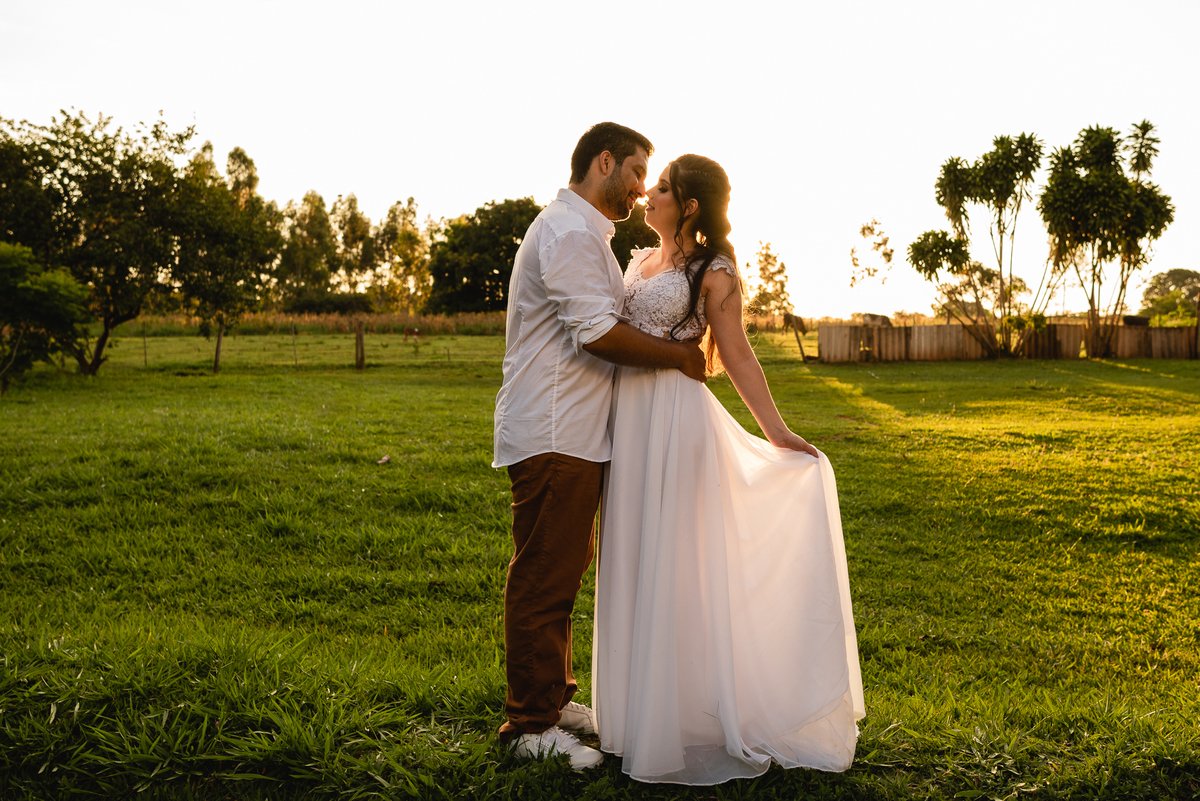 pré wedding, ensaio pré casamento, Espaço Light Piratininga, por do sol , ensaio pré-wedding espaço Piratininga, Fotografo de Casamento em bauru, fotografo de casamento em marilia, fotografo de casamento criativo