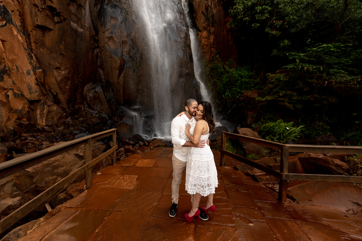 ENSAIO PRÉ-WEDDING RECANTO DAS CACHOEIRAS EM BROTAS-SP | PRÉ CASAMENTO RECANTO DAS CACHOEIRAS BROTAS-SP |  ENSAIO DE CASAL BROTAS-SP | ENSAIO DE CASAL RECANTO DAS CACHOEIRAS | FOTOS CASAL NO POR DO SOL | FOTOGRAFO DE CASAMENTO BAURU-SP | FOTOGRAFO EM BAUR