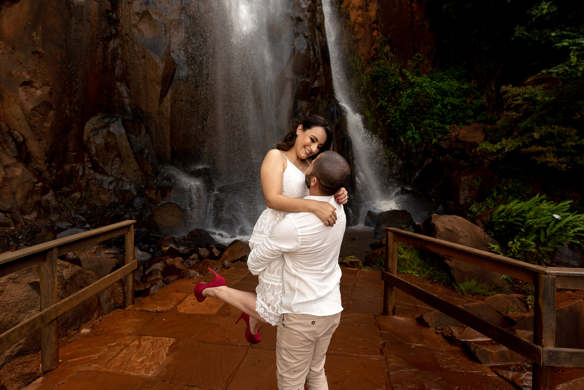 ENSAIO PRÉ-WEDDING RECANTO DAS CACHOEIRAS EM BROTAS-SP | PRÉ CASAMENTO RECANTO DAS CACHOEIRAS BROTAS-SP |  ENSAIO DE CASAL BROTAS-SP | ENSAIO DE CASAL RECANTO DAS CACHOEIRAS | FOTOS CASAL NO POR DO SOL | FOTOGRAFO DE CASAMENTO BAURU-SP | FOTOGRAFO EM BAUR