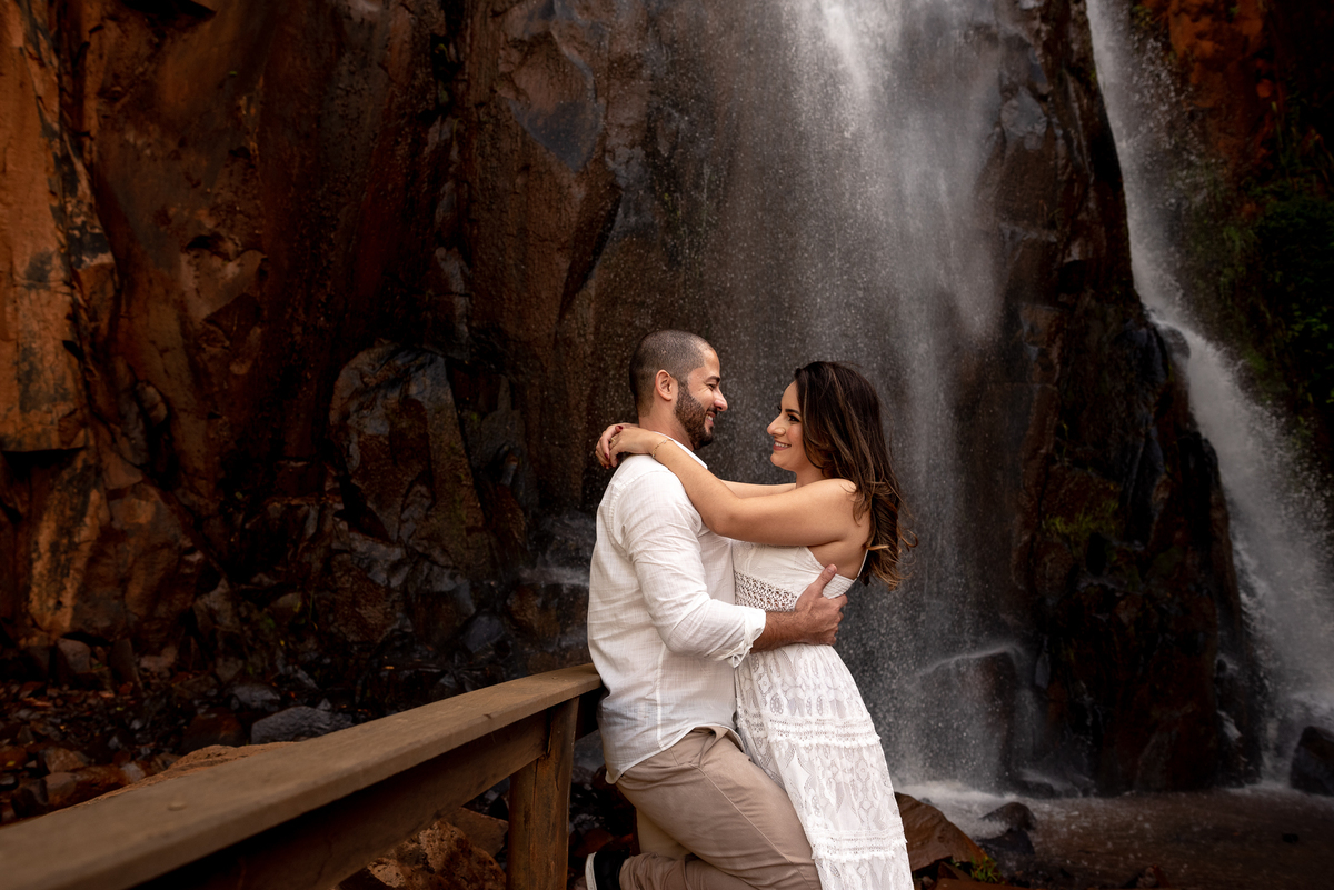ENSAIO PRÉ-WEDDING RECANTO DAS CACHOEIRAS EM BROTAS-SP | PRÉ CASAMENTO RECANTO DAS CACHOEIRAS BROTAS-SP |  ENSAIO DE CASAL BROTAS-SP | ENSAIO DE CASAL RECANTO DAS CACHOEIRAS | FOTOS CASAL NO POR DO SOL | FOTOGRAFO DE CASAMENTO BAURU-SP | FOTOGRAFO EM BAUR
