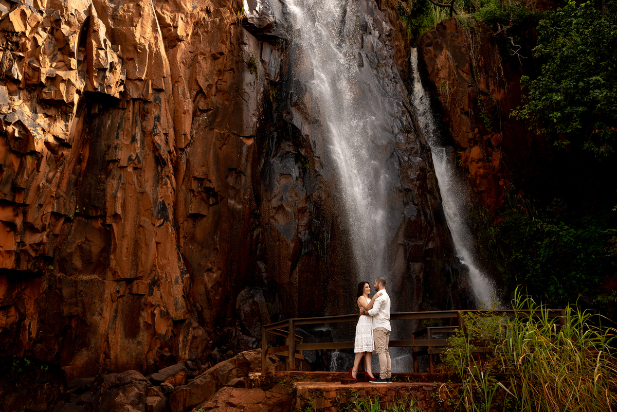 ENSAIO PRÉ-WEDDING RECANTO DAS CACHOEIRAS EM BROTAS-SP | PRÉ CASAMENTO RECANTO DAS CACHOEIRAS BROTAS-SP |  ENSAIO DE CASAL BROTAS-SP | ENSAIO DE CASAL RECANTO DAS CACHOEIRAS | FOTOS CASAL NO POR DO SOL | FOTOGRAFO DE CASAMENTO BAURU-SP | FOTOGRAFO EM BAUR
