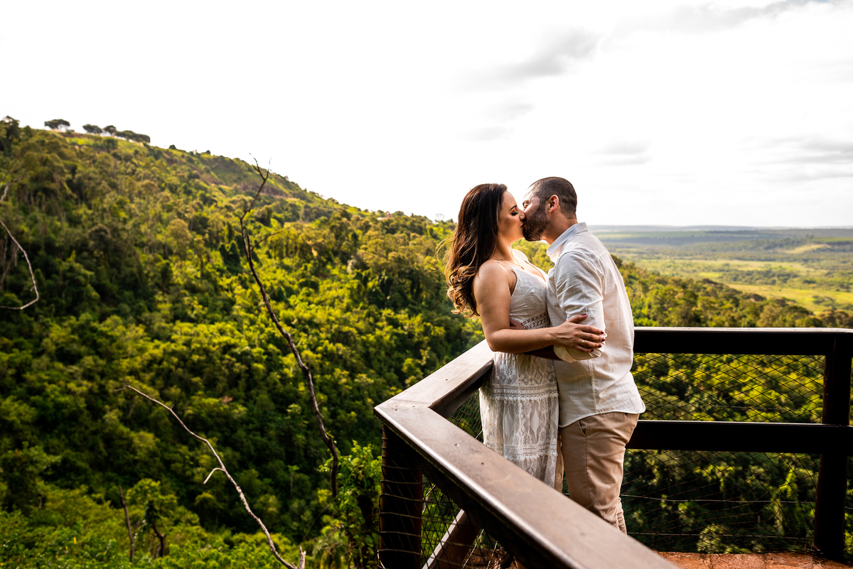 ENSAIO PRÉ-WEDDING RECANTO DAS CACHOEIRAS EM BROTAS-SP | PRÉ CASAMENTO RECANTO DAS CACHOEIRAS BROTAS-SP |  ENSAIO DE CASAL BROTAS-SP | ENSAIO DE CASAL RECANTO DAS CACHOEIRAS | FOTOS CASAL NO POR DO SOL | FOTOGRAFO DE CASAMENTO BAURU-SP | FOTOGRAFO EM BAUR
