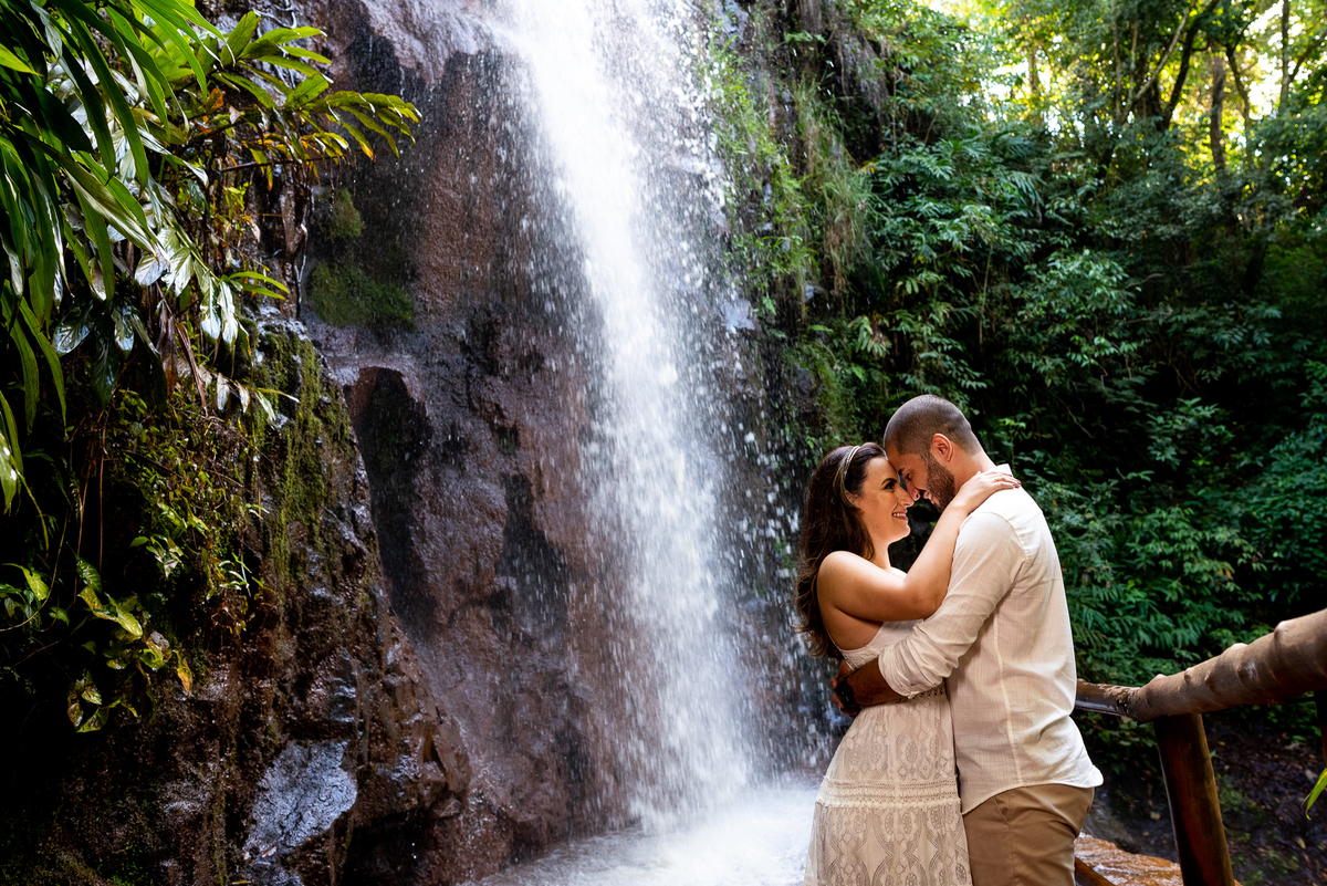 ENSAIO PRÉ-WEDDING RECANTO DAS CACHOEIRAS EM BROTAS-SP | PRÉ CASAMENTO RECANTO DAS CACHOEIRAS BROTAS-SP |  ENSAIO DE CASAL BROTAS-SP | ENSAIO DE CASAL RECANTO DAS CACHOEIRAS | FOTOS CASAL NO POR DO SOL | FOTOGRAFO DE CASAMENTO BAURU-SP | FOTOGRAFO EM BAUR