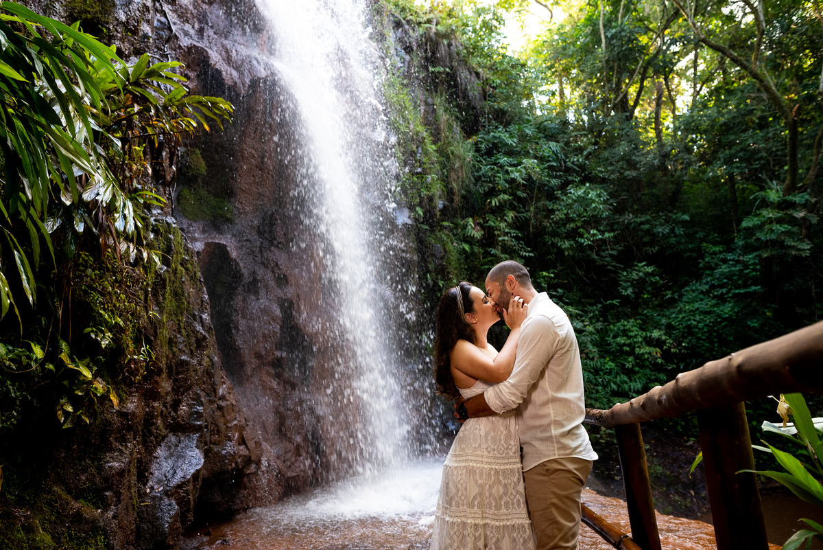 ENSAIO PRÉ-WEDDING RECANTO DAS CACHOEIRAS EM BROTAS-SP | PRÉ CASAMENTO RECANTO DAS CACHOEIRAS BROTAS-SP |  ENSAIO DE CASAL BROTAS-SP | ENSAIO DE CASAL RECANTO DAS CACHOEIRAS | FOTOS CASAL NO POR DO SOL | FOTOGRAFO DE CASAMENTO BAURU-SP | FOTOGRAFO EM BAUR
