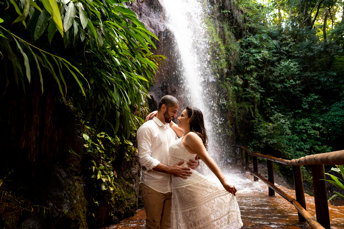 ENSAIO PRÉ-WEDDING RECANTO DAS CACHOEIRAS EM BROTAS-SP | PRÉ CASAMENTO RECANTO DAS CACHOEIRAS BROTAS-SP |  ENSAIO DE CASAL BROTAS-SP | ENSAIO DE CASAL RECANTO DAS CACHOEIRAS | FOTOS CASAL NO POR DO SOL | FOTOGRAFO DE CASAMENTO BAURU-SP | FOTOGRAFO EM BAUR