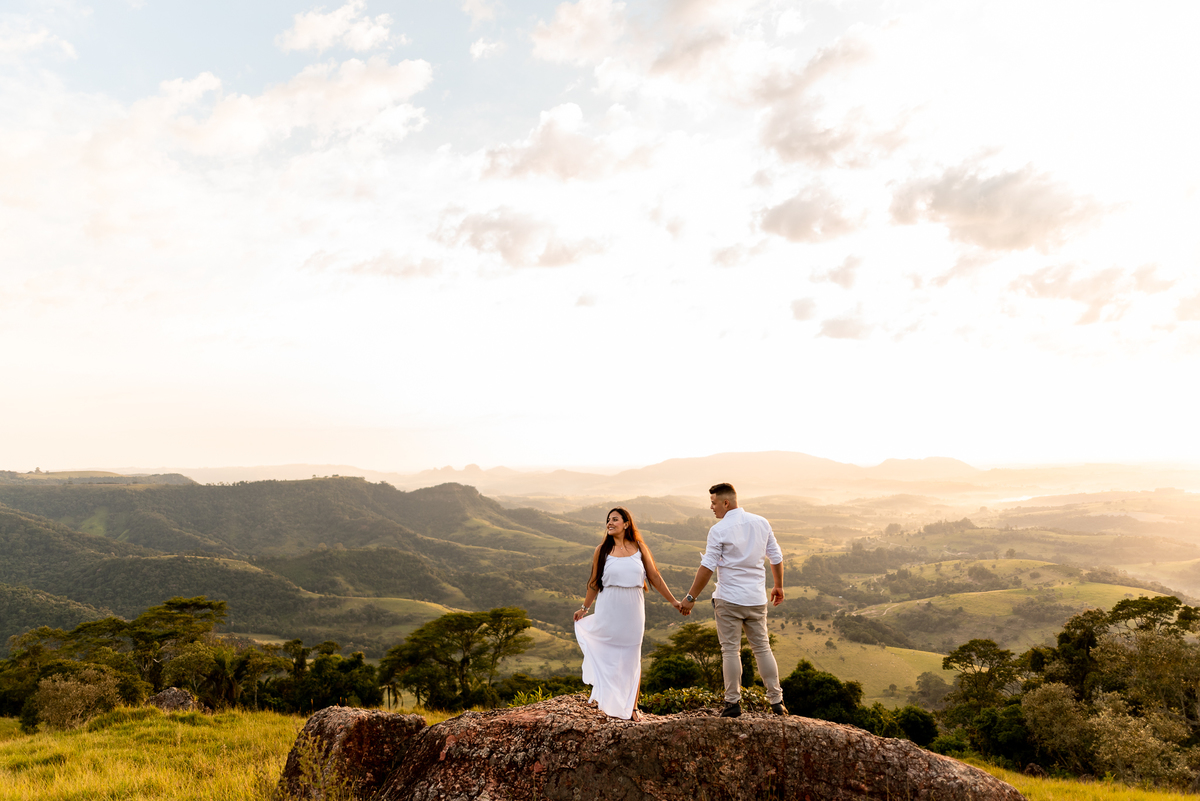 ENSAIO PRÉ-WEDDING GIGANTE ADORMECIDO | PRÉ CASAMENTO PARDINHO-SP |  ENSAIO DE CASAL PRÉ WEDDING | ENSAIO DE CASAL | FOTOS CASAL NO NASCER DO SOL  | FOTOGRAFO DE CASAMENTO BAURU-SP | FOTOGRAFO EM BAURU-SP | ENSAIO PRÉ WEDDING NO NASCER DO   | ENSAIO CASAL