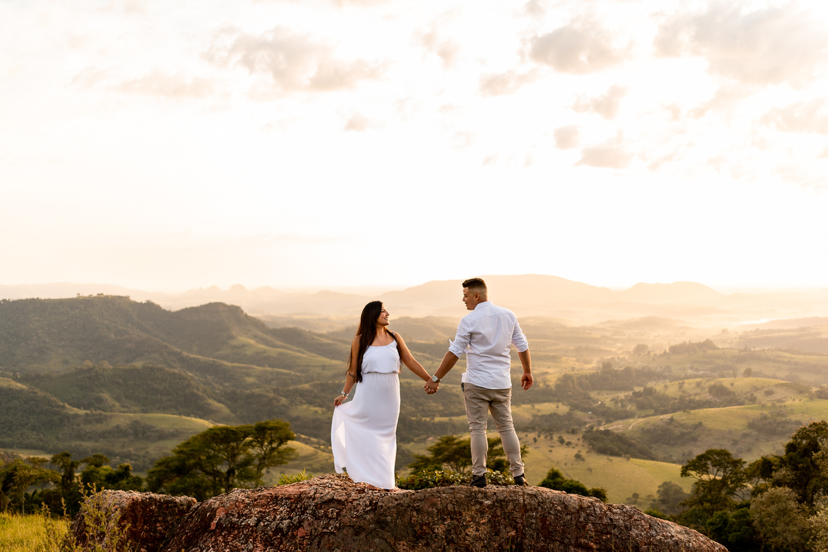 ENSAIO PRÉ-WEDDING GIGANTE ADORMECIDO | PRÉ CASAMENTO PARDINHO-SP |  ENSAIO DE CASAL PRÉ WEDDING | ENSAIO DE CASAL | FOTOS CASAL NO NASCER DO SOL  | FOTOGRAFO DE CASAMENTO BAURU-SP | FOTOGRAFO EM BAURU-SP | ENSAIO PRÉ WEDDING NO NASCER DO   | ENSAIO CASAL