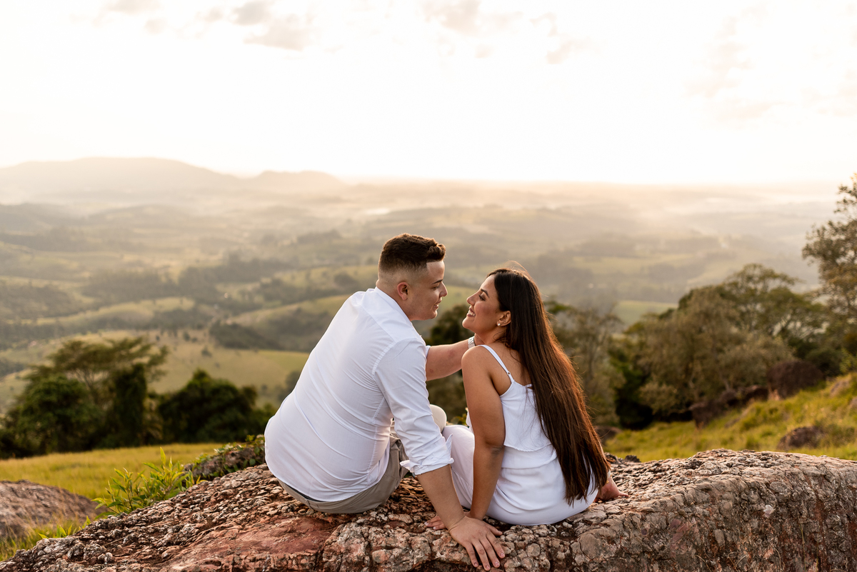 ENSAIO PRÉ-WEDDING GIGANTE ADORMECIDO | PRÉ CASAMENTO PARDINHO-SP |  ENSAIO DE CASAL PRÉ WEDDING | ENSAIO DE CASAL | FOTOS CASAL NO NASCER DO SOL  | FOTOGRAFO DE CASAMENTO BAURU-SP | FOTOGRAFO EM BAURU-SP | ENSAIO PRÉ WEDDING NO NASCER DO   | ENSAIO CASAL
