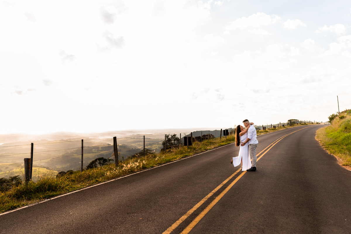 ENSAIO PRÉ-WEDDING GIGANTE ADORMECIDO | PRÉ CASAMENTO PARDINHO-SP |  ENSAIO DE CASAL PRÉ WEDDING | ENSAIO DE CASAL | FOTOS CASAL NO NASCER DO SOL  | FOTOGRAFO DE CASAMENTO BAURU-SP | FOTOGRAFO EM BAURU-SP | ENSAIO PRÉ WEDDING NO NASCER DO   | ENSAIO CASAL