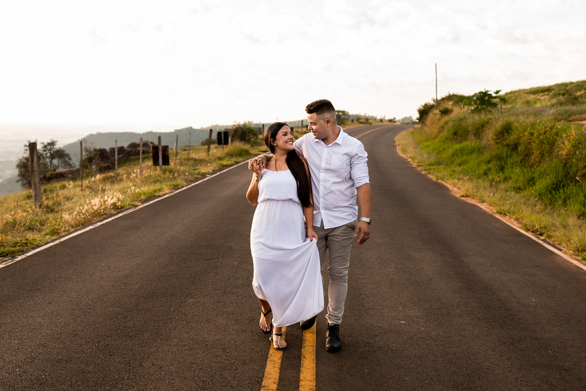 ENSAIO PRÉ-WEDDING GIGANTE ADORMECIDO | PRÉ CASAMENTO PARDINHO-SP |  ENSAIO DE CASAL PRÉ WEDDING | ENSAIO DE CASAL | FOTOS CASAL NO NASCER DO SOL  | FOTOGRAFO DE CASAMENTO BAURU-SP | FOTOGRAFO EM BAURU-SP | ENSAIO PRÉ WEDDING NO NASCER DO   | ENSAIO CASAL