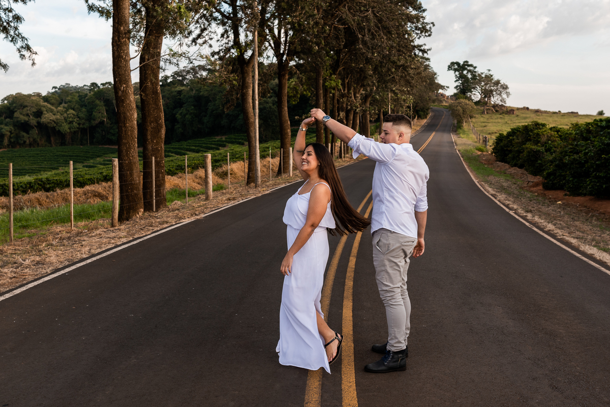 ENSAIO PRÉ-WEDDING GIGANTE ADORMECIDO | PRÉ CASAMENTO PARDINHO-SP |  ENSAIO DE CASAL PRÉ WEDDING | ENSAIO DE CASAL | FOTOS CASAL NO NASCER DO SOL  | FOTOGRAFO DE CASAMENTO BAURU-SP | FOTOGRAFO EM BAURU-SP | ENSAIO PRÉ WEDDING NO NASCER DO   | ENSAIO CASAL