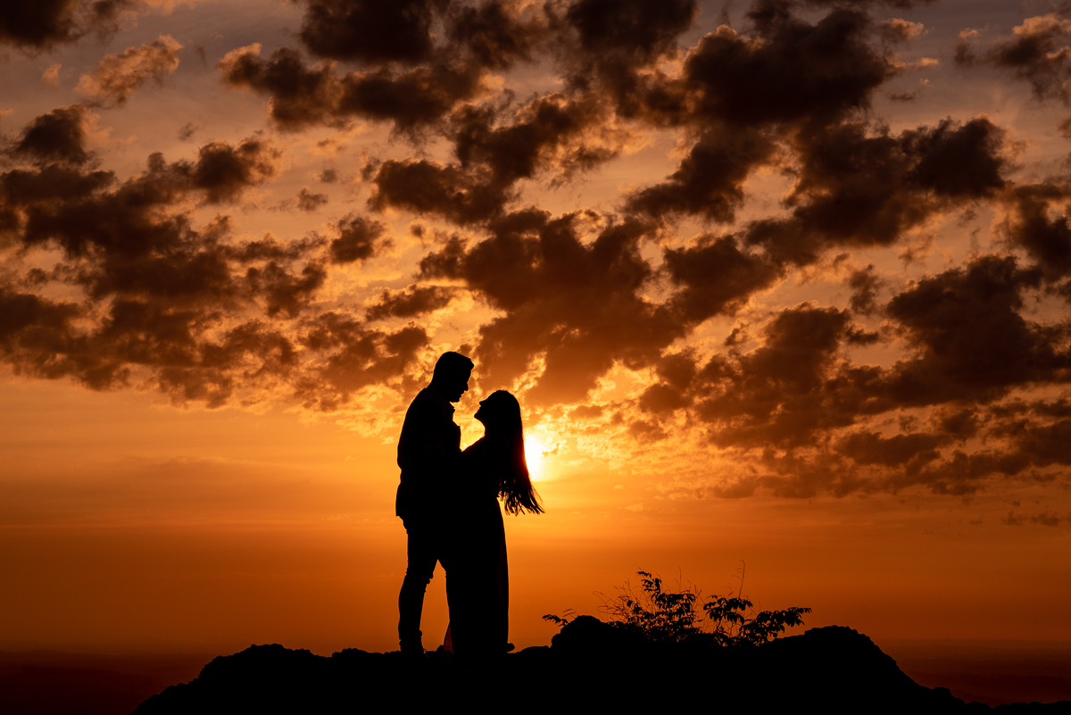 ENSAIO PRÉ-WEDDING GIGANTE ADORMECIDO | PRÉ CASAMENTO PARDINHO-SP |  ENSAIO DE CASAL PRÉ WEDDING | ENSAIO DE CASAL | FOTOS CASAL NO NASCER DO SOL  | FOTOGRAFO DE CASAMENTO BAURU-SP | FOTOGRAFO EM BAURU-SP | ENSAIO PRÉ WEDDING NO NASCER DO   | ENSAIO CASAL