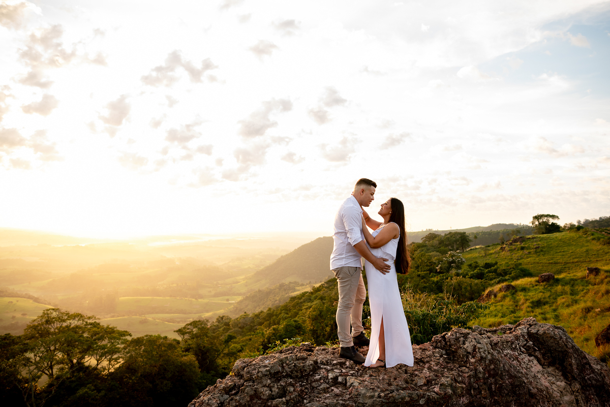 ENSAIO PRÉ-WEDDING GIGANTE ADORMECIDO | PRÉ CASAMENTO PARDINHO-SP |  ENSAIO DE CASAL PRÉ WEDDING | ENSAIO DE CASAL | FOTOS CASAL NO NASCER DO SOL  | FOTOGRAFO DE CASAMENTO BAURU-SP | FOTOGRAFO EM BAURU-SP | ENSAIO PRÉ WEDDING NO NASCER DO   | ENSAIO CASAL
