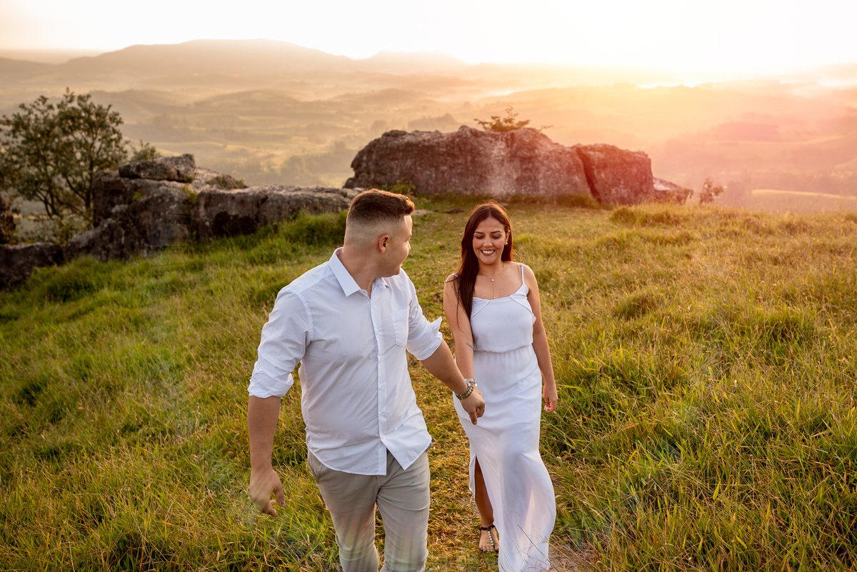 ENSAIO PRÉ-WEDDING GIGANTE ADORMECIDO | PRÉ CASAMENTO PARDINHO-SP |  ENSAIO DE CASAL PRÉ WEDDING | ENSAIO DE CASAL | FOTOS CASAL NO NASCER DO SOL  | FOTOGRAFO DE CASAMENTO BAURU-SP | FOTOGRAFO EM BAURU-SP | ENSAIO PRÉ WEDDING NO NASCER DO   | ENSAIO CASAL