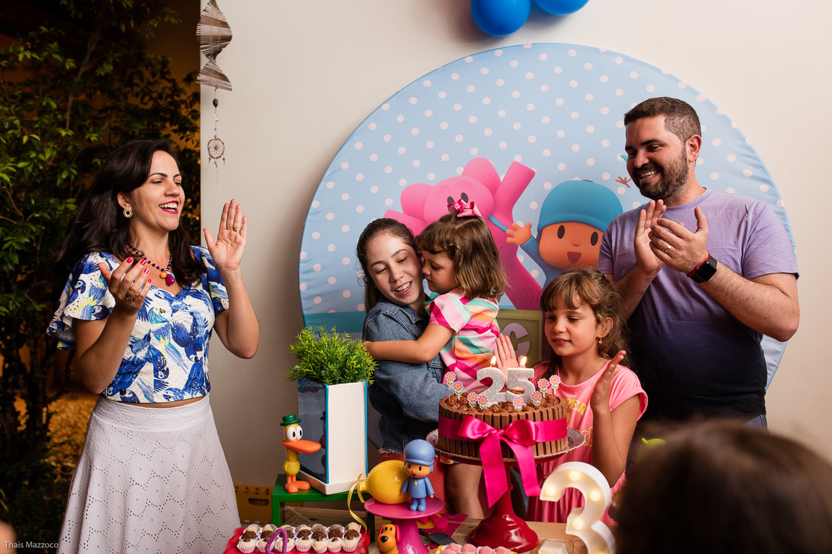 festa de aniversario infantil em casa tema decoraçao pocoyo cama elastica thais mazzoco fotografia