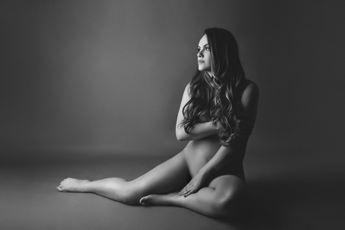 Ensaio Gestante preto e branco em estúdio em Belo Horizonte