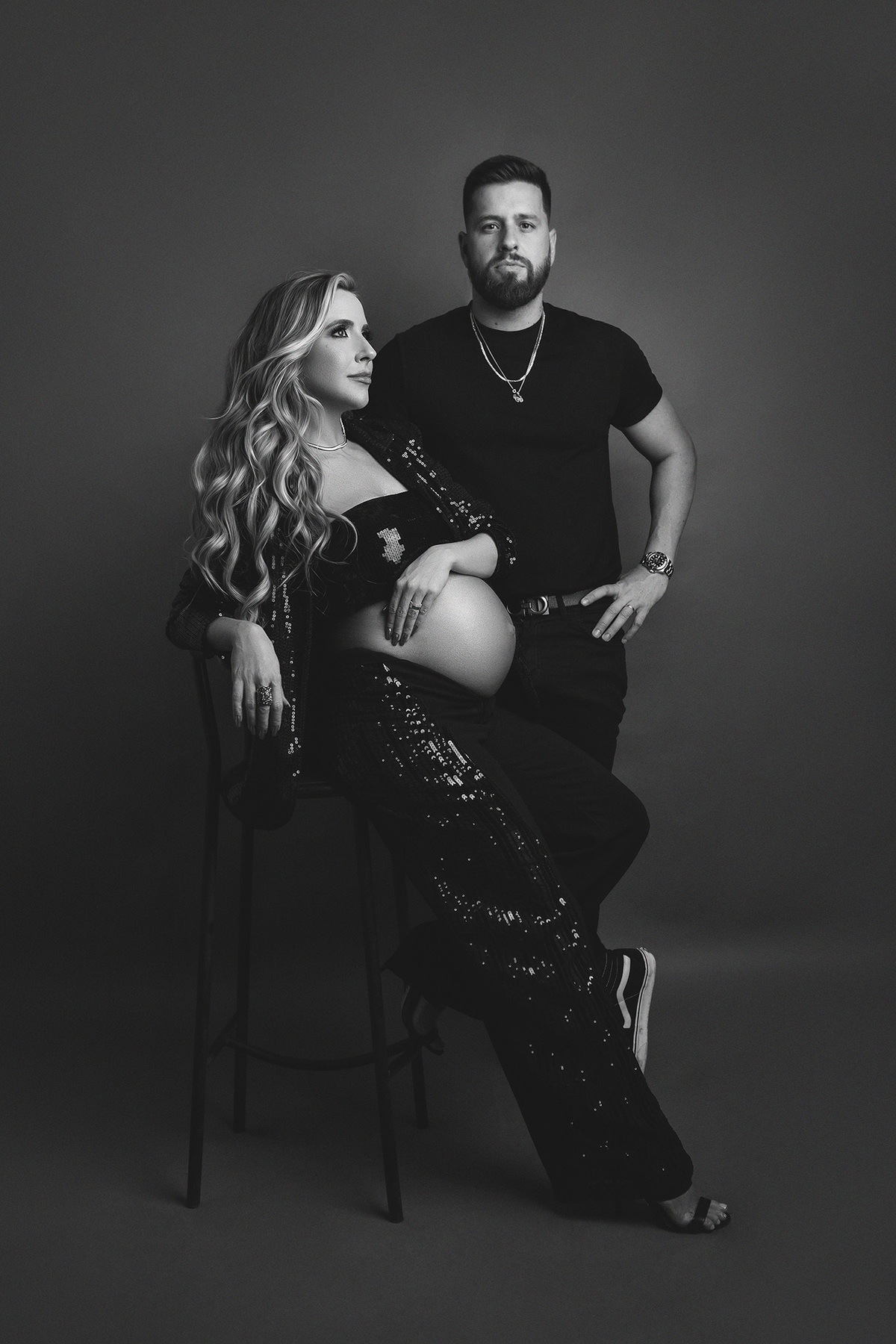 Ensaio gestante preto e branco em Estúdio em Belo Horizonte