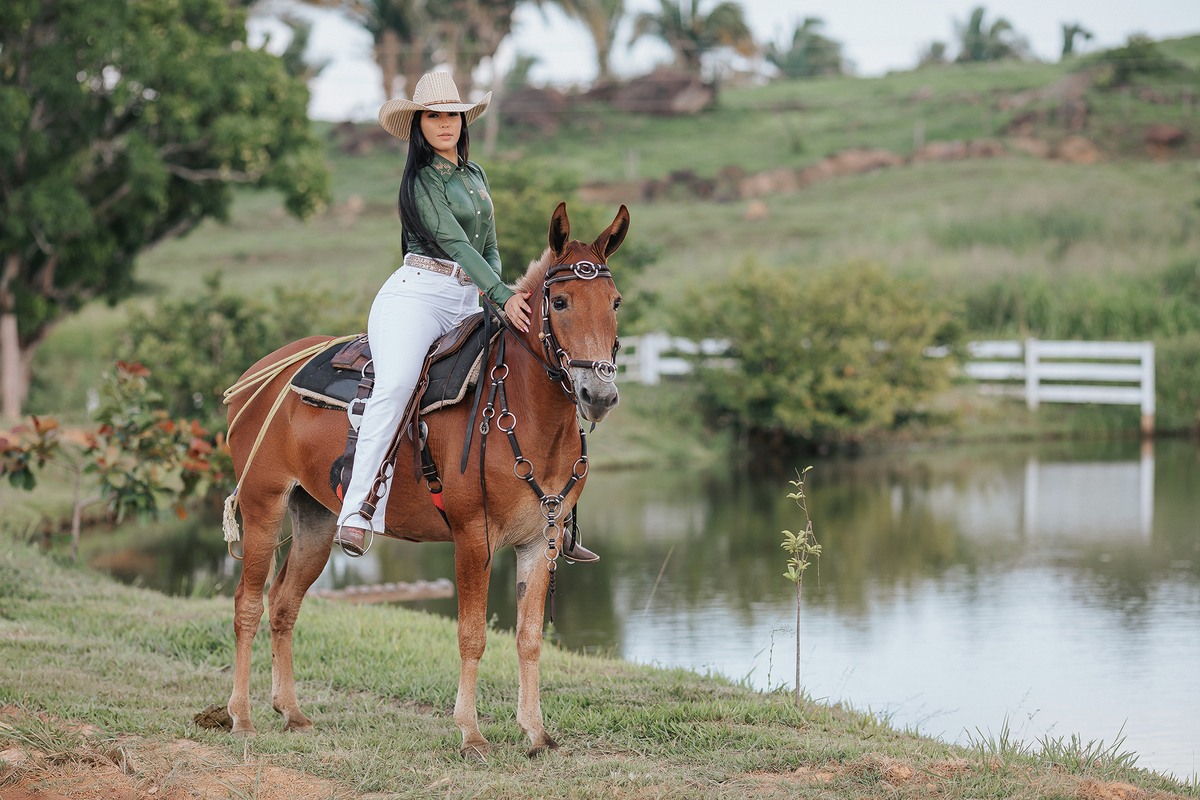 ensaio, flaviomarques, fotografo, Xinguara, Ourilândia, ensaio, sensual, mulher, mula, country, cavalo, mla, fazenda, mulher, maquiagem, blogueira, fotografo, fláviio, marques, fotografo flávio, fotos, estudio, luz, fotos, country, fotos com cavalos