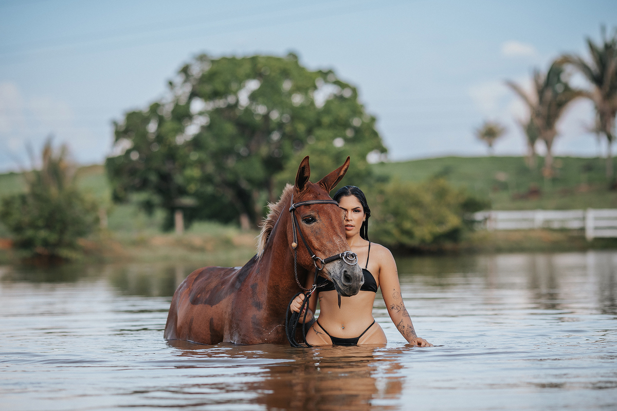 ensaio, flaviomarques, fotografo, Xinguara, Ourilândia, ensaio, sensual, mulher, mula, country, cavalo, mla, fazenda, mulher, maquiagem, blogueira, fotografo, fláviio, marques, fotografo flávio, fotos, estudio, luz, fotos, country, fotos com cavalos