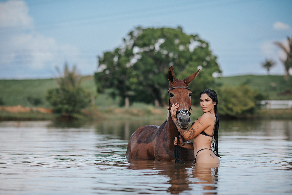 ensaio, flaviomarques, fotografo, Xinguara, Ourilândia, ensaio, sensual, mulher, mula, country, cavalo, mla, fazenda, mulher, maquiagem, blogueira, fotografo, fláviio, marques, fotografo flávio, fotos, estudio, luz, fotos, country, fotos com cavalos