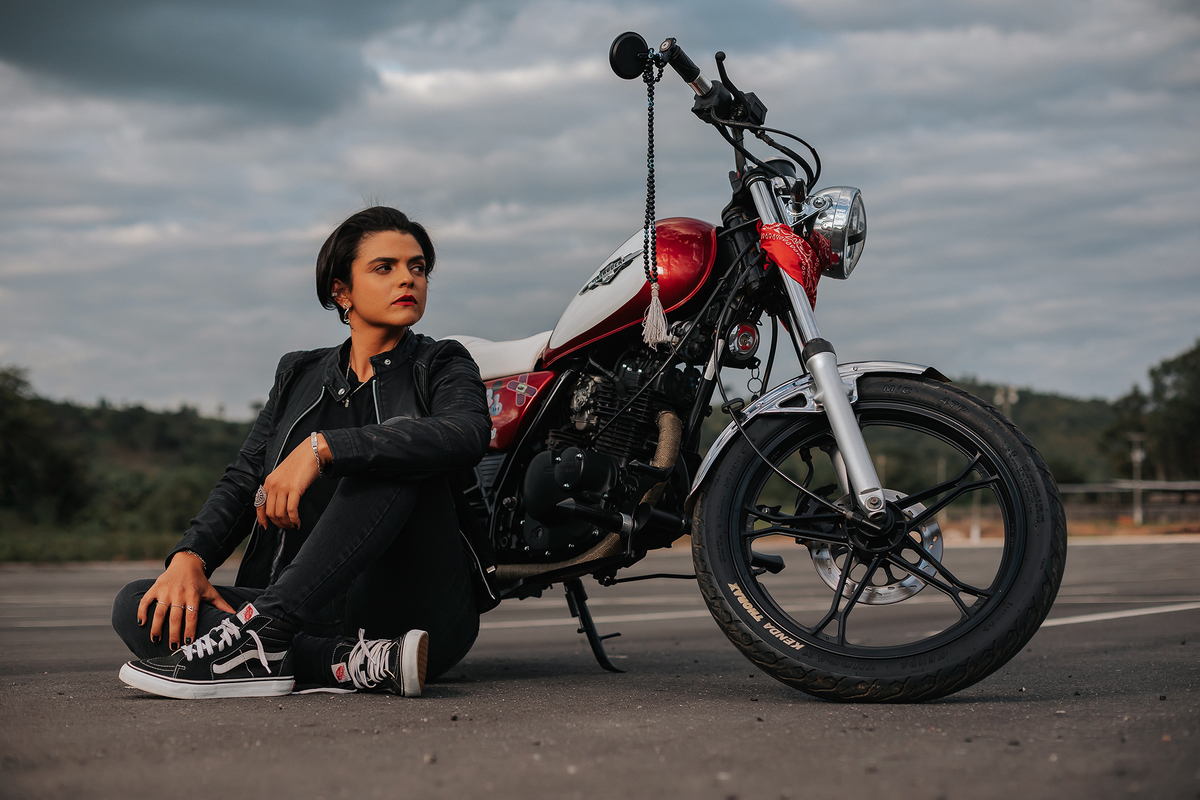 dayra, custom, moto, motoqueira, Xinguara, flavio, marques, fotografias, fotografo, ensaio, feminino, vape, paieiro, moto, sensual, suzuki, moto, custom, drive, mulher