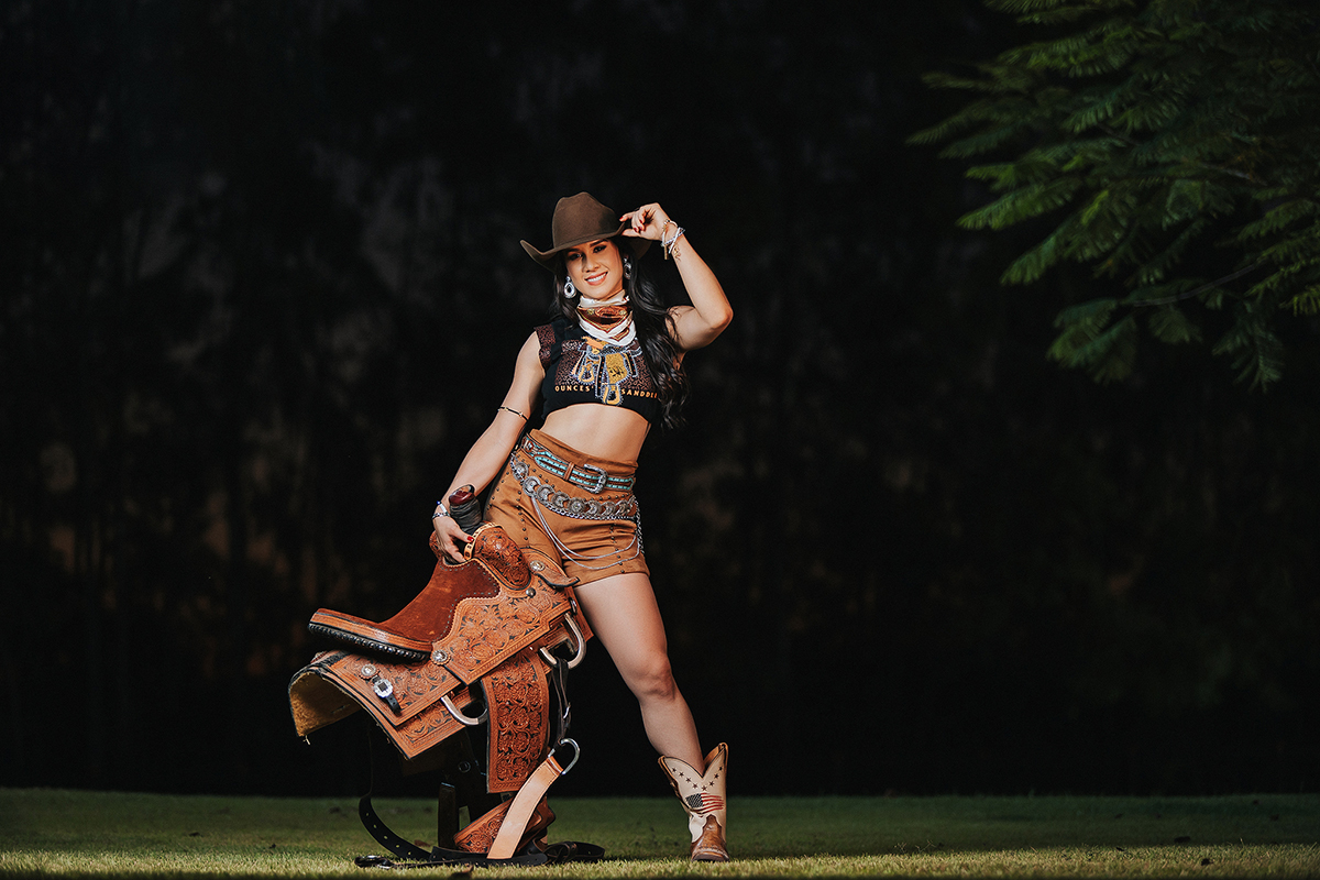 alline, teixeira, ensaio, fotográfico, xinguara, flaviomarques, fotografias, sensual, country, mulher, sexy, cavalos, fim do dia, por do sol, sol, verão, rainha, fax, 2024