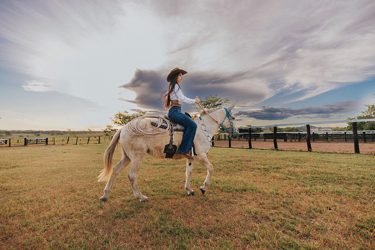 vitoria, cristina, fazenda, country, cavalos, sensual, rainha fax, xinguara, fotos, criativas, mulher, fotos, fotografo, flaviomarques,