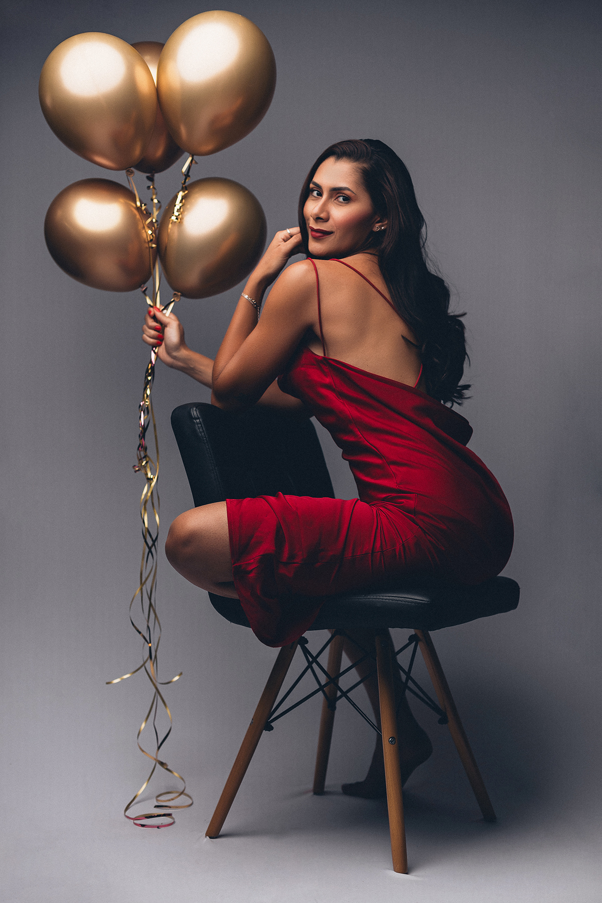 karen, giselly, ensaio, sensual, feminino, xinguara, flaviomarques, fotografias, xinguara, fotos, flavio, fotografo, feminino, ensaio, sensual, fotos, mulhers, aniversário, balões, cabelo, vestido, vermelho