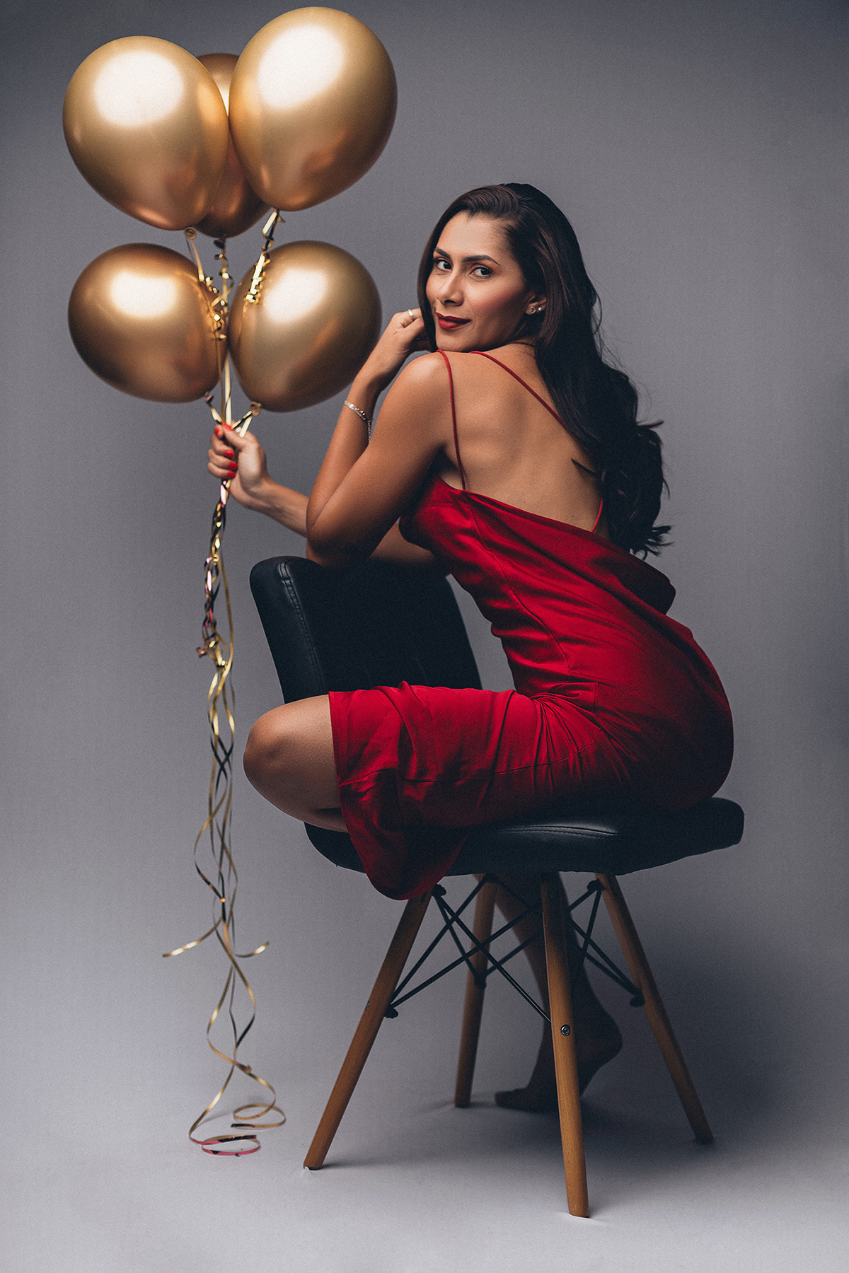 karen, giselly, ensaio, sensual, feminino, xinguara, flaviomarques, fotografias, xinguara, fotos, flavio, fotografo, feminino, ensaio, sensual, fotos, mulhers, aniversário, balões, cabelo, vestido, vermelho