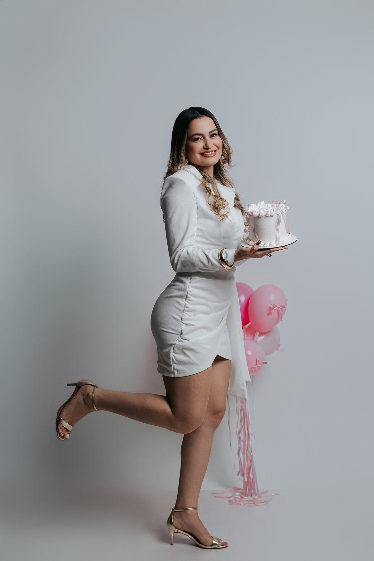 marlessandra, ensaio, flaviomarquesfotografias, xinguara, fotografo, pará, foto, criativa, aniversário, estudio, enfermeira, agua azul, luz, bola de luz, balõões