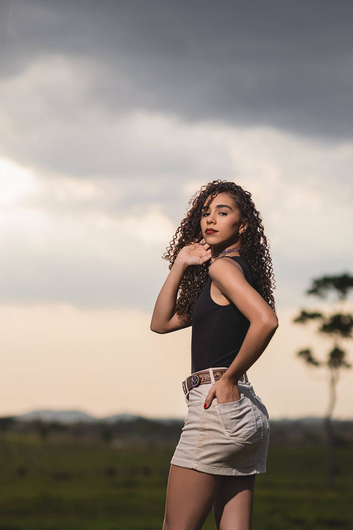 ensaio, feminino, ourilândia do norte, pará, fotógrafo flavio marques, xinguara, pará, cop30, ensaio, cowntry, fazenda, fim de tarde, por do sol, ensaio, trator, mulher, sorriso, maquiagem, cabelo, animais, cavalos, 