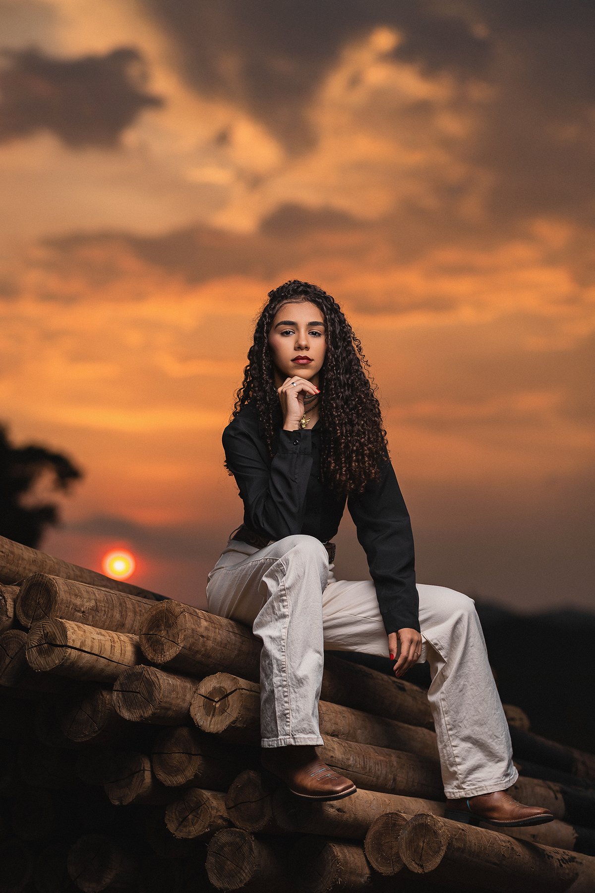 ensaio, feminino, ourilândia do norte, pará, fotógrafo flavio marques, xinguara, pará, cop30, ensaio, cowntry, fazenda, fim de tarde, por do sol, ensaio, trator, mulher, sorriso, maquiagem, cabelo, animais, cavalos, 