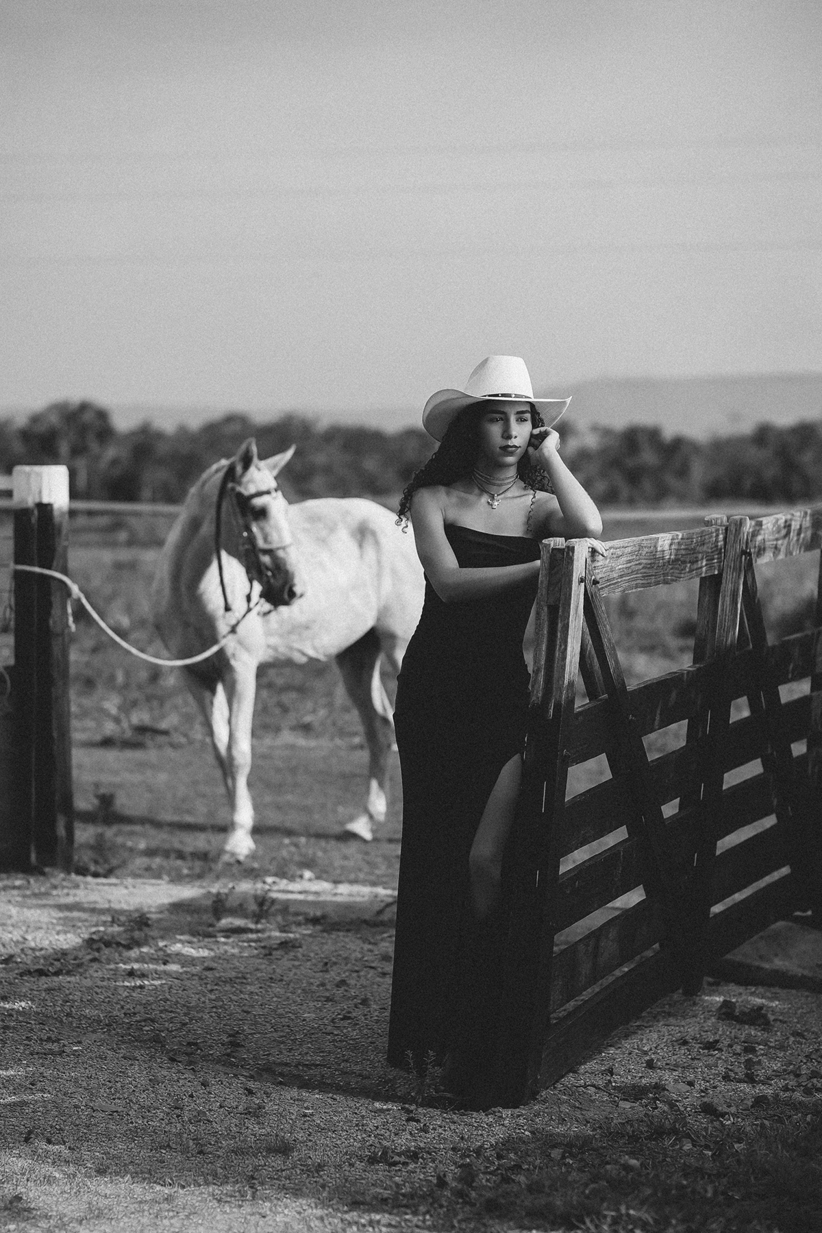 ensaio, feminino, ourilândia do norte, pará, fotógrafo flavio marques, xinguara, pará, cop30, ensaio, cowntry, fazenda, fim de tarde, por do sol, ensaio, trator, mulher, sorriso, maquiagem, cabelo, animais, cavalos, 