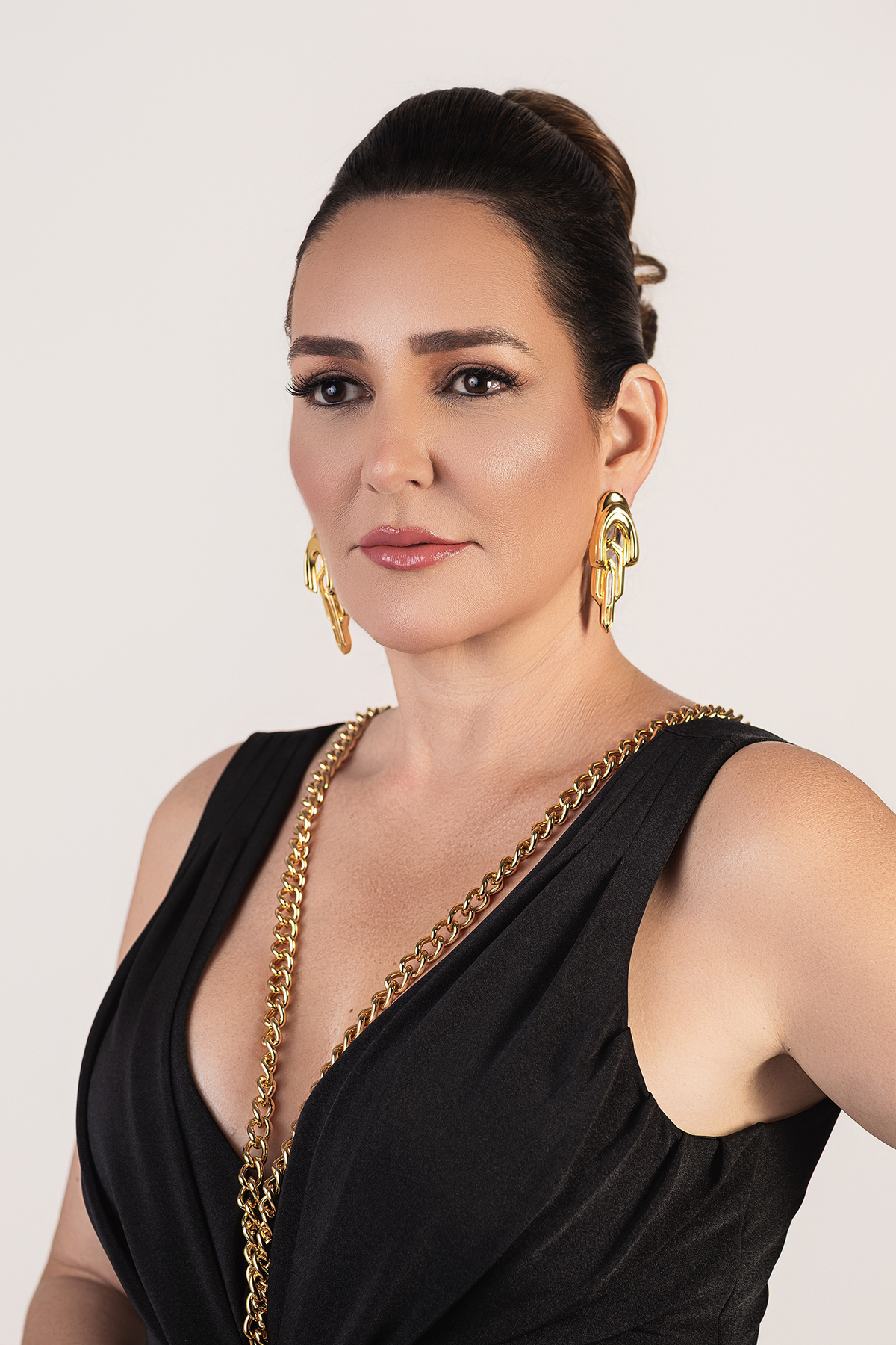 Dra Karina Vuolo, ensaio, feminino, mulher, JK vuolo, joias, cop30, ensaio karina vuolo, fotografo flaviomarquesfotografias, ensaio, feminino, mulher, xinguara, beleza, posicionamento de marca, perfil criativo, ensaio make