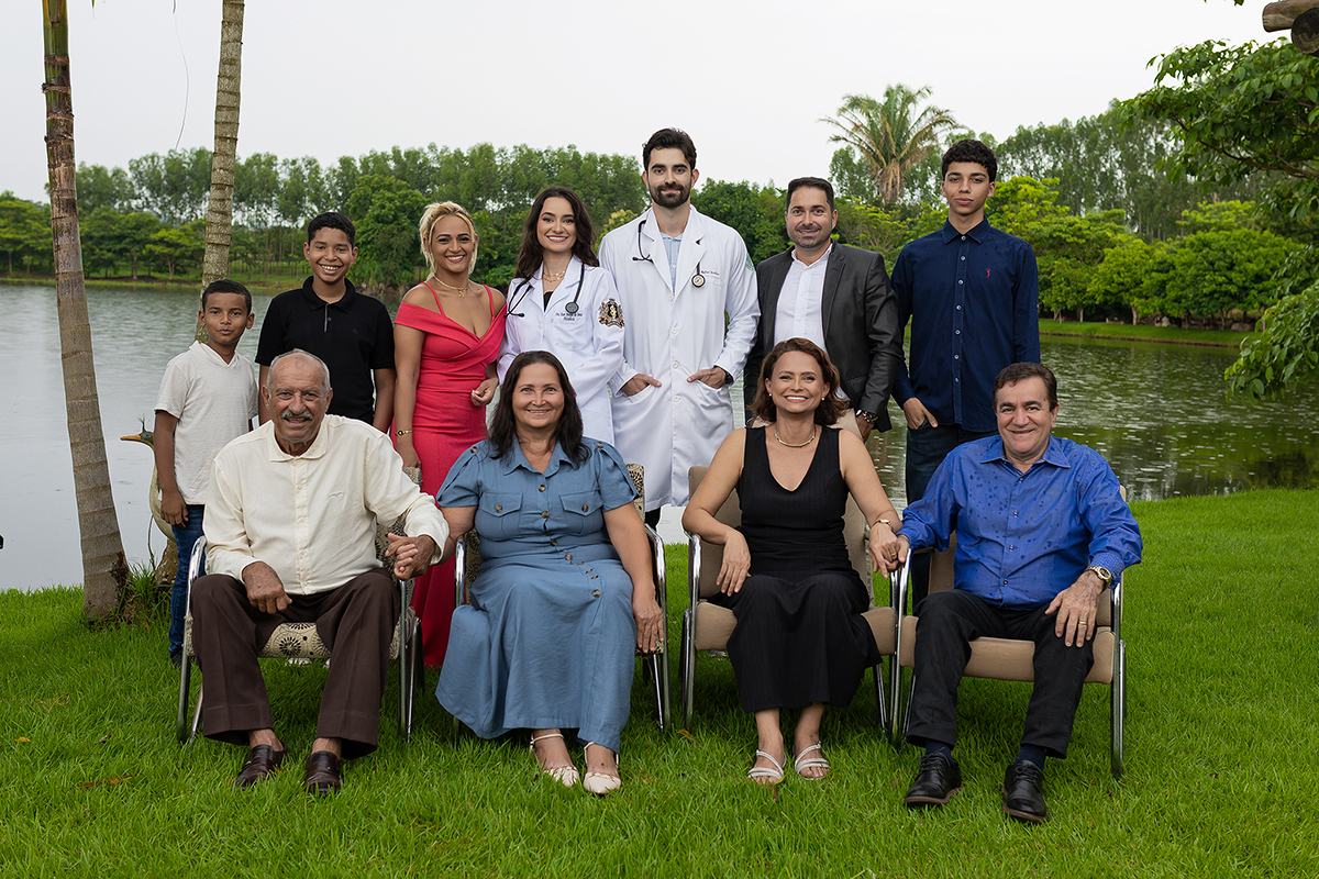 formando, ensaio, medicina, xinguara, familia, médicos, ester, rafael, navel veiculos, xinguara, fotos, externas, ensaio, chuva, mulher, homem, familia, fotos, criativas, flaviomarquesfotografias