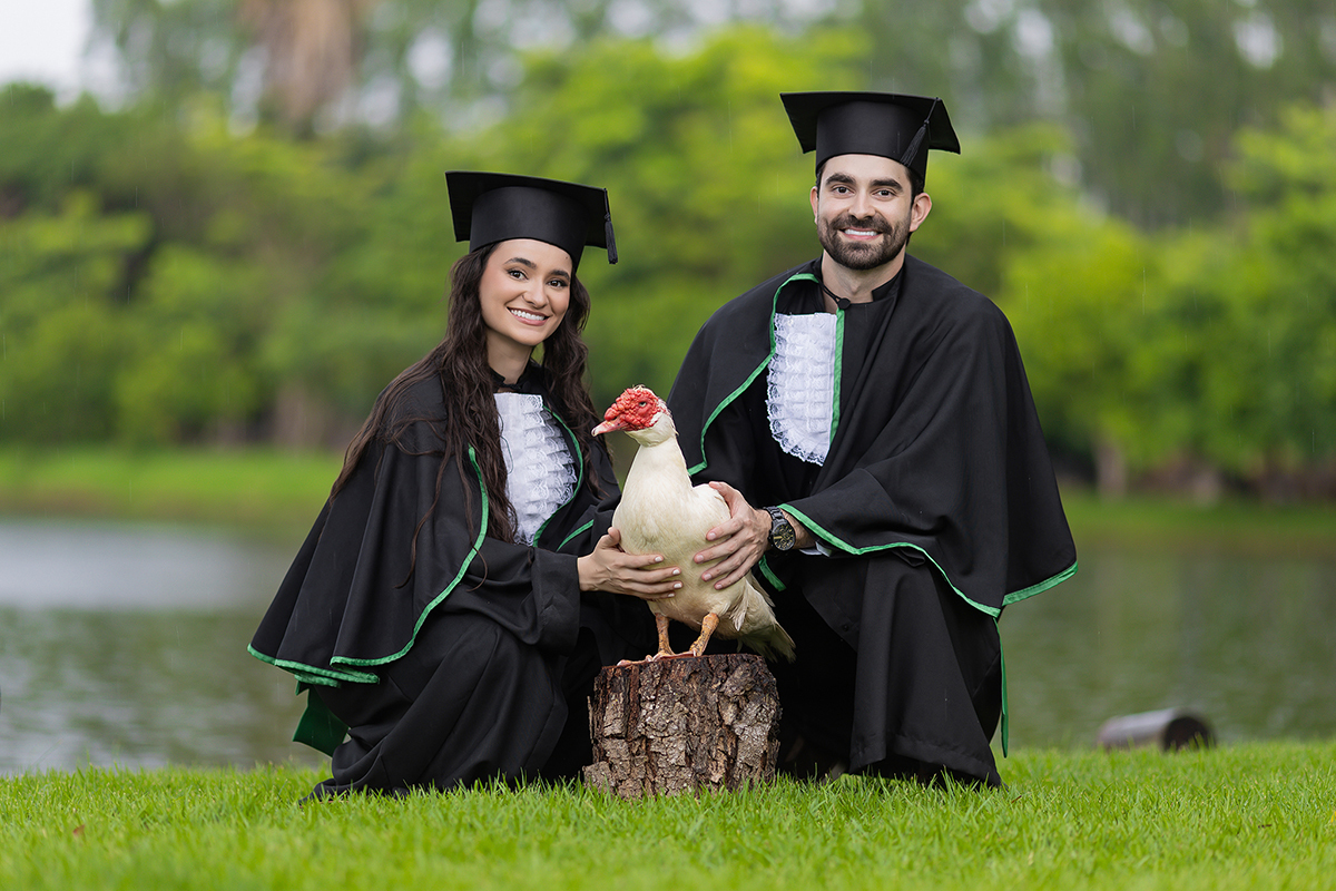 formando, ensaio, medicina, xinguara, familia, médicos, ester, rafael, navel veiculos, xinguara, fotos, externas, ensaio, chuva, mulher, homem, familia, fotos, criativas, flaviomarquesfotografias
