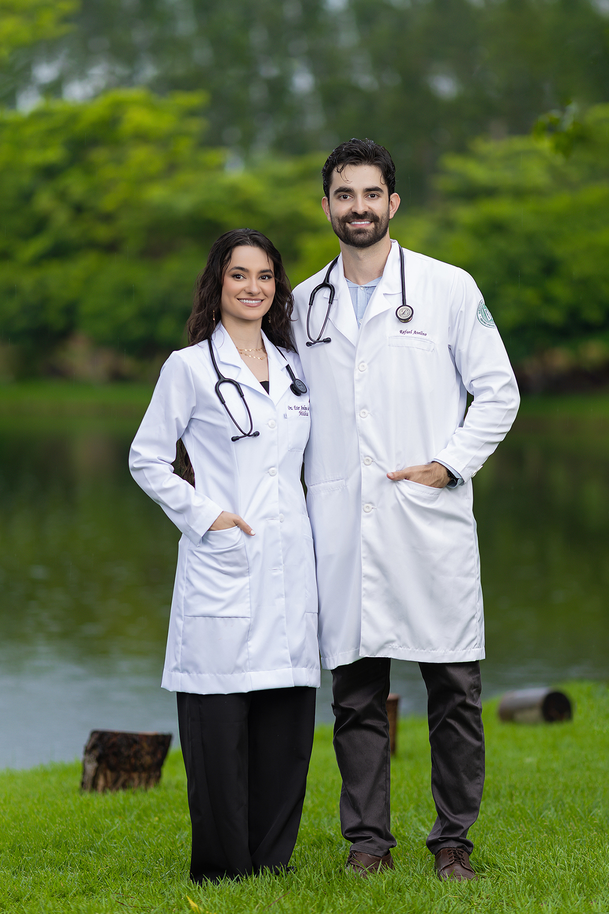 formando, ensaio, medicina, xinguara, familia, médicos, ester, rafael, navel veiculos, xinguara, fotos, externas, ensaio, chuva, mulher, homem, familia, fotos, criativas, flaviomarquesfotografias