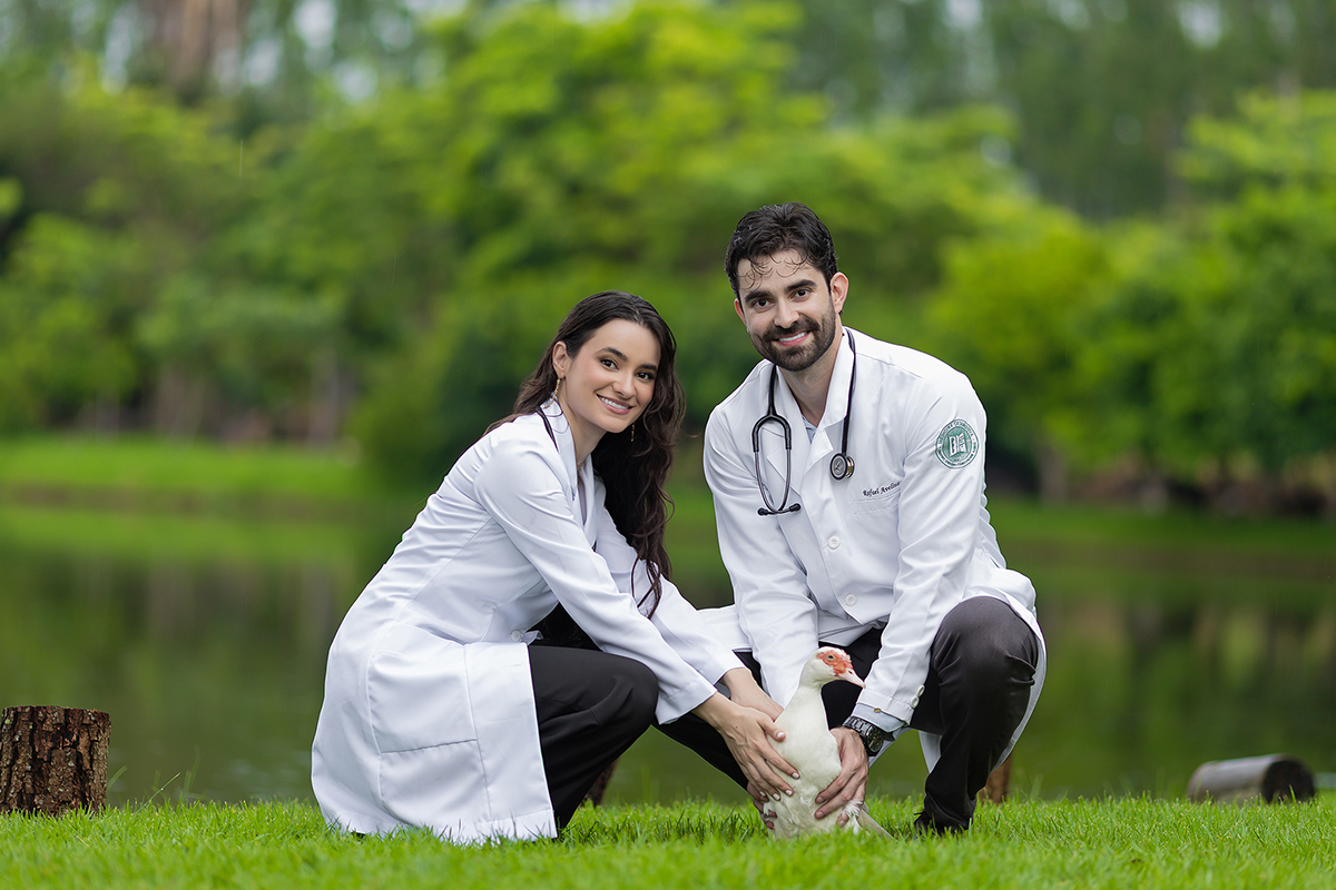 formando, ensaio, medicina, xinguara, familia, médicos, ester, rafael, navel veiculos, xinguara, fotos, externas, ensaio, chuva, mulher, homem, familia, fotos, criativas, flaviomarquesfotografias