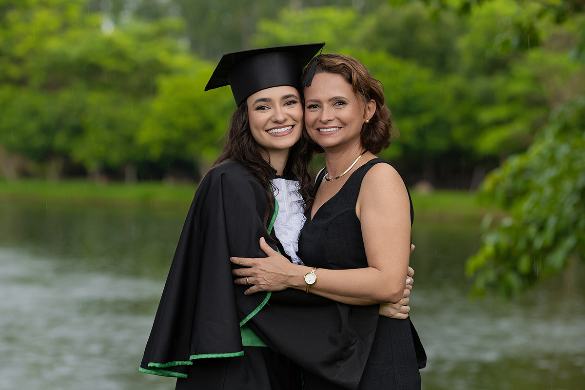 formando, ensaio, medicina, xinguara, familia, médicos, ester, rafael, navel veiculos, xinguara, fotos, externas, ensaio, chuva, mulher, homem, familia, fotos, criativas, flaviomarquesfotografias