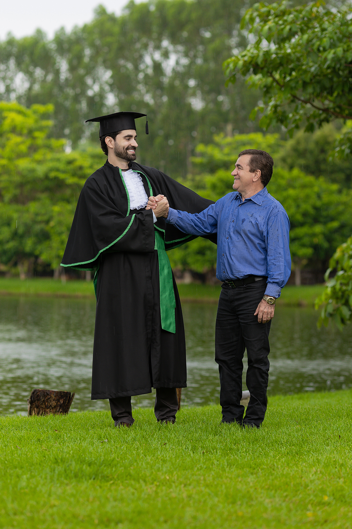 formando, ensaio, medicina, xinguara, familia, médicos, ester, rafael, navel veiculos, xinguara, fotos, externas, ensaio, chuva, mulher, homem, familia, fotos, criativas, flaviomarquesfotografias