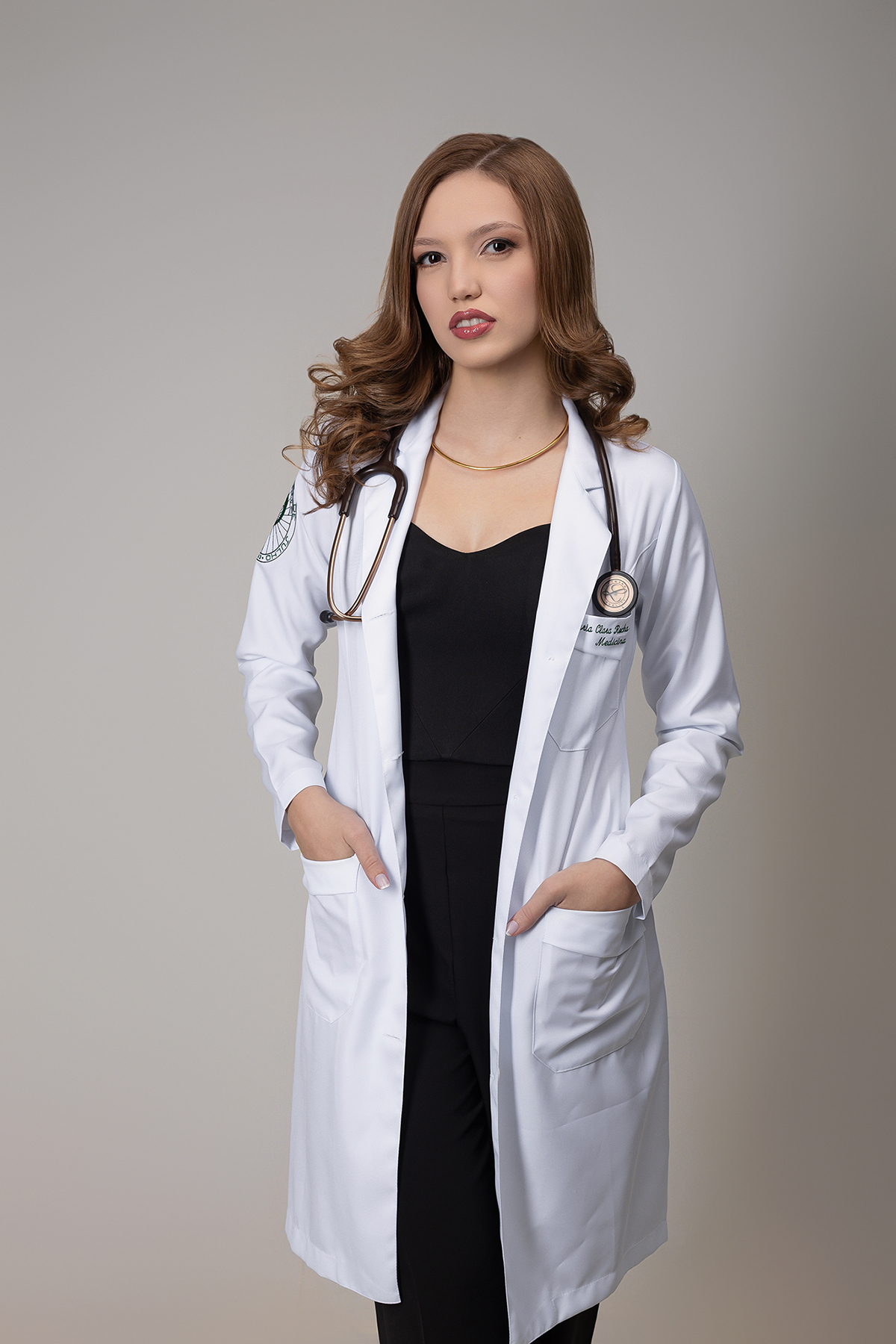 Meio médico, formatura, fotos, formando, estudio, xinguara, flaviomarquesfotografias, ensaio, feminino, familia, estudio, cleia nunes, fotos, medicina, formatura, formando, beca, jaleco