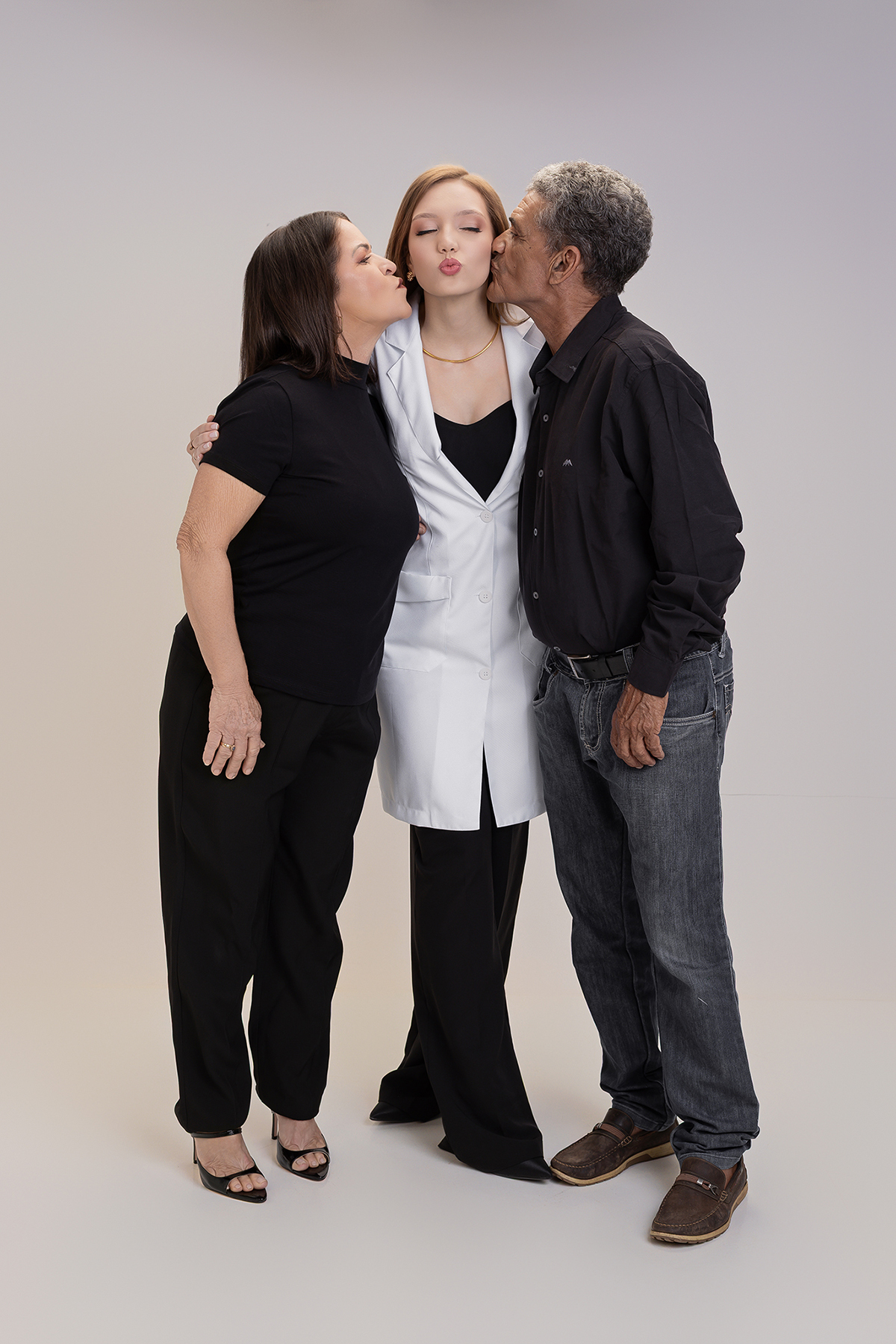 Meio médico, formatura, fotos, formando, estudio, xinguara, flaviomarquesfotografias, ensaio, feminino, familia, estudio, cleia nunes, fotos, medicina, formatura, formando, beca, jaleco