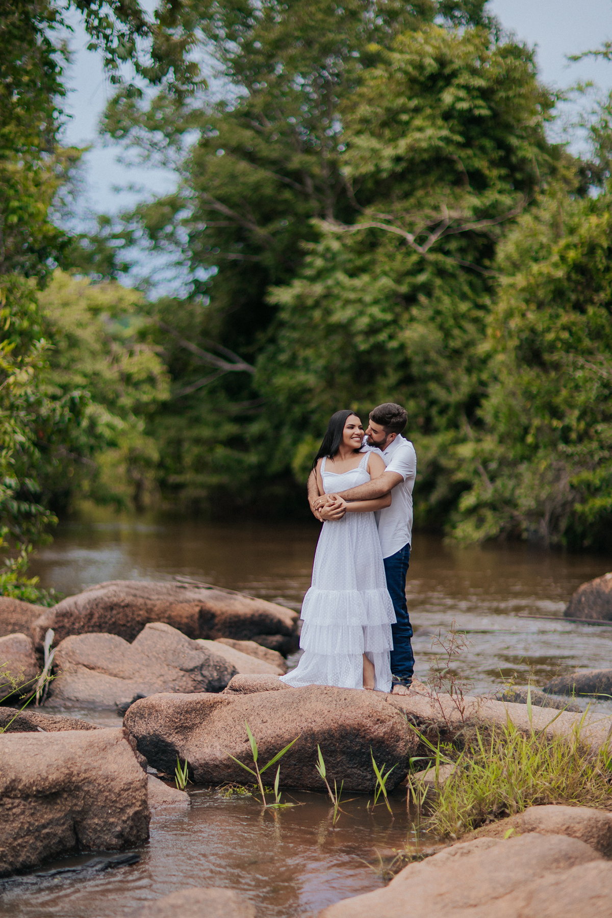 allerrandra, marcos, ensaio, casal, fotos, noivos, pré-casamento, fazenda, cowntry, country, farm, fazenda, vestido branco, gado, nelore, fotos, sorriso