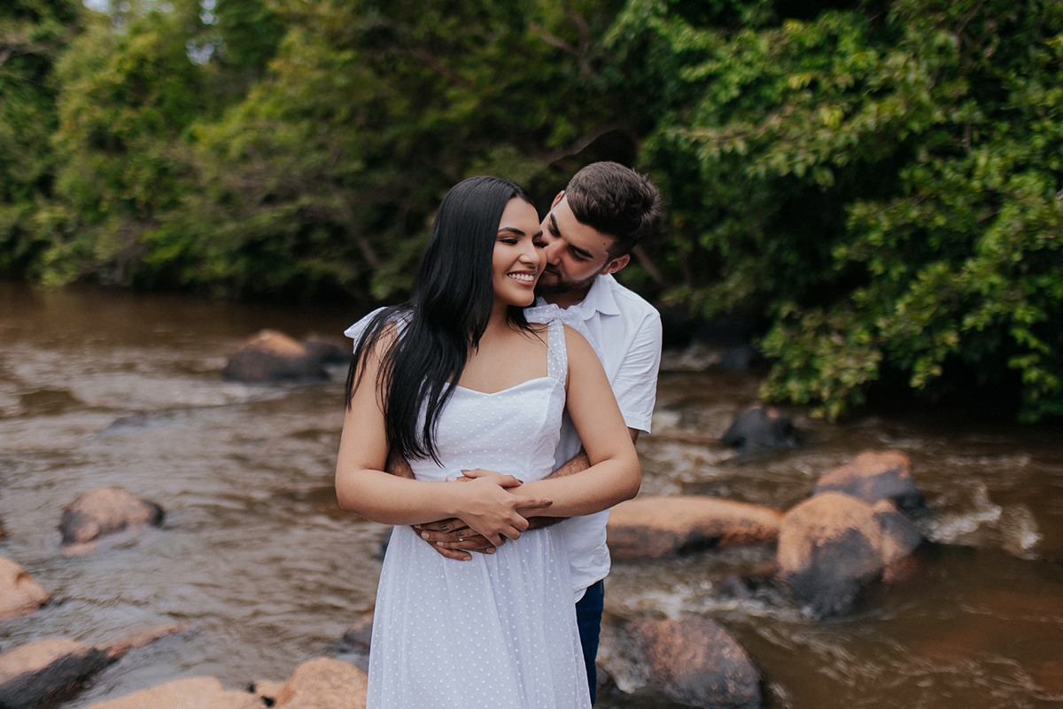 allerrandra, marcos, ensaio, casal, fotos, noivos, pré-casamento, fazenda, cowntry, country, farm, fazenda, vestido branco, gado, nelore, fotos, sorriso