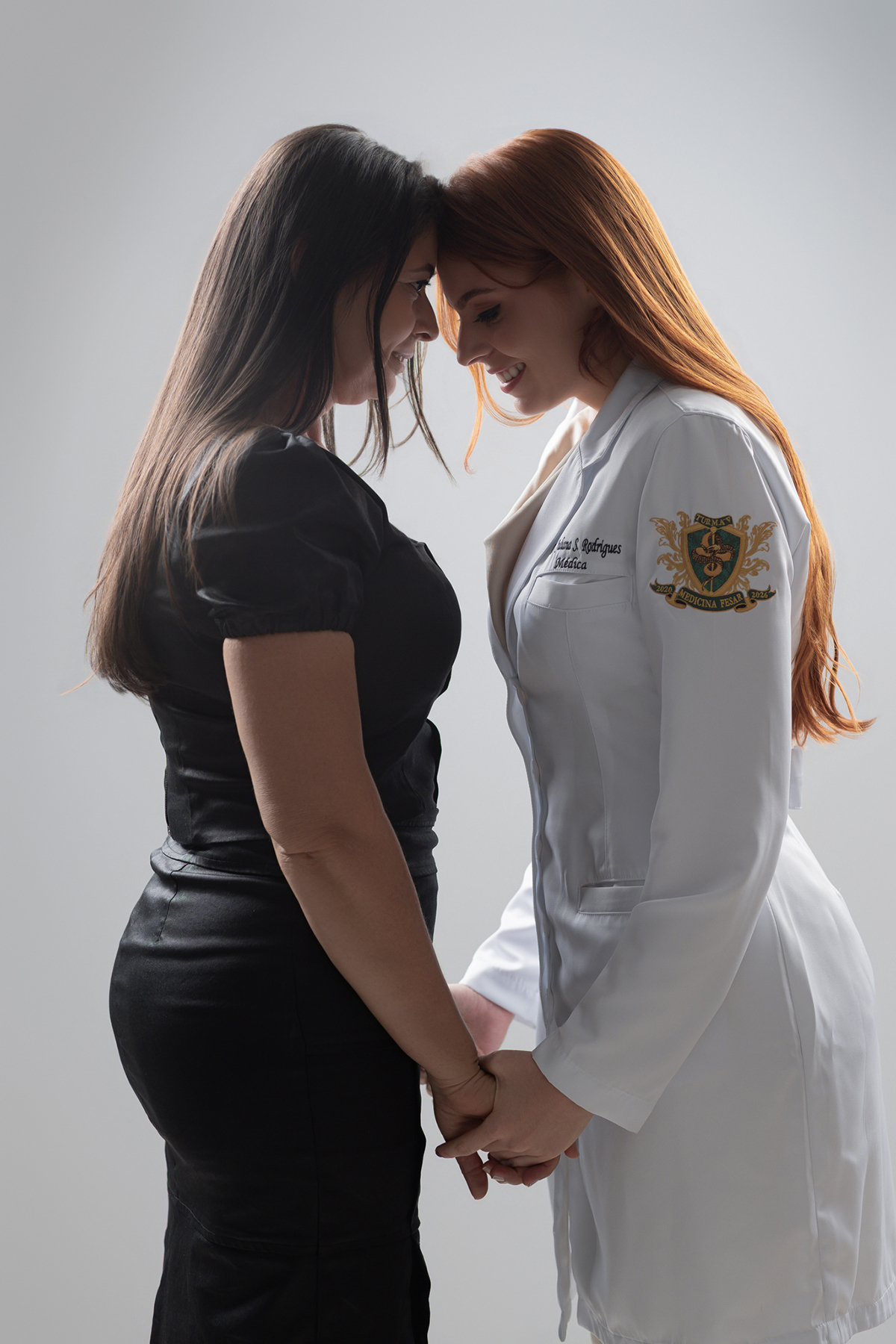 Juliana, médica, são félix do xingu, fotos, estudio, clinica, formanda, formatura, beca, canudo, formatura, ensaio, feminino, ensaio formatura, ensaio formando, flaviomarquesfotografias