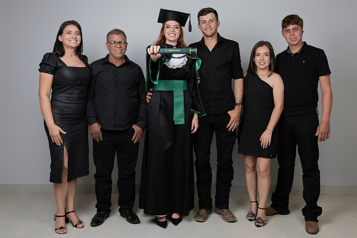 Juliana, médica, são félix do xingu, fotos, estudio, clinica, formanda, formatura, beca, canudo, formatura, ensaio, feminino, ensaio formatura, ensaio formando, flaviomarquesfotografias