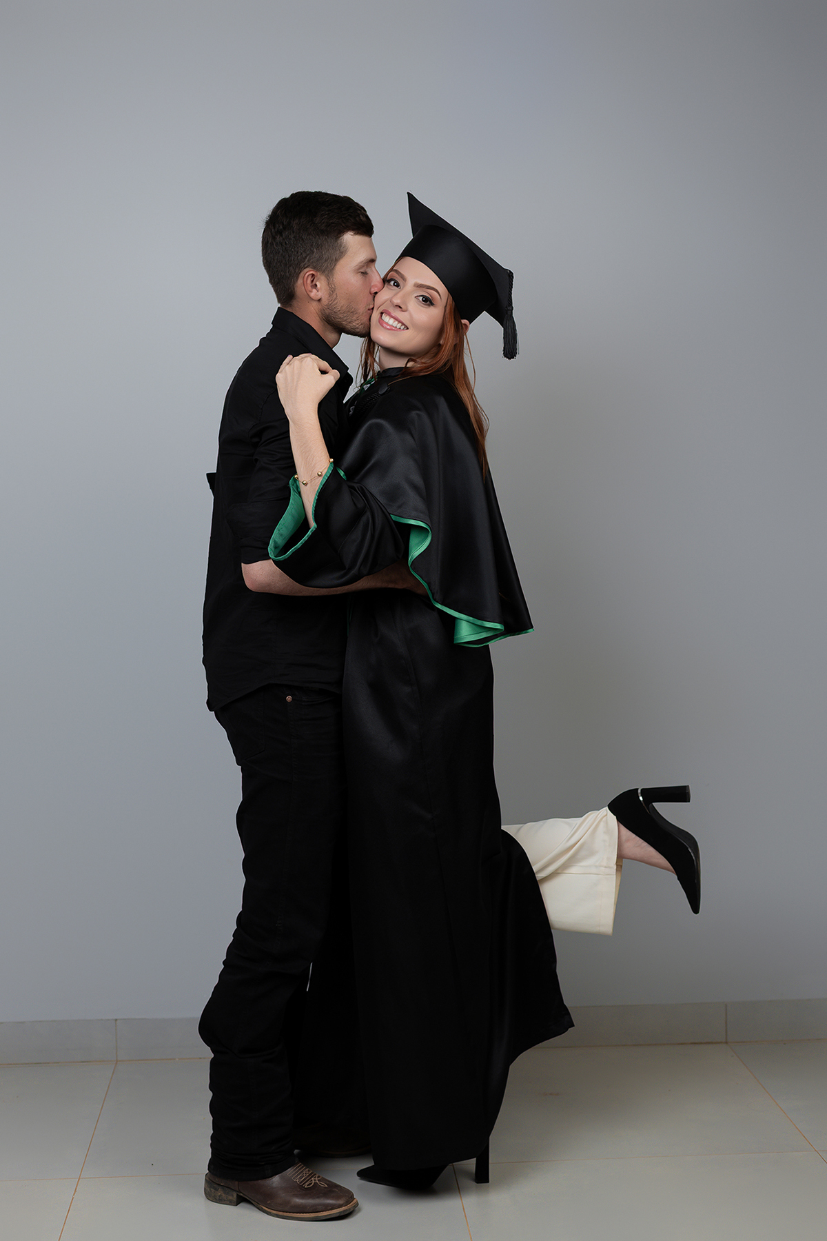 Juliana, médica, são félix do xingu, fotos, estudio, clinica, formanda, formatura, beca, canudo, formatura, ensaio, feminino, ensaio formatura, ensaio formando, flaviomarquesfotografias